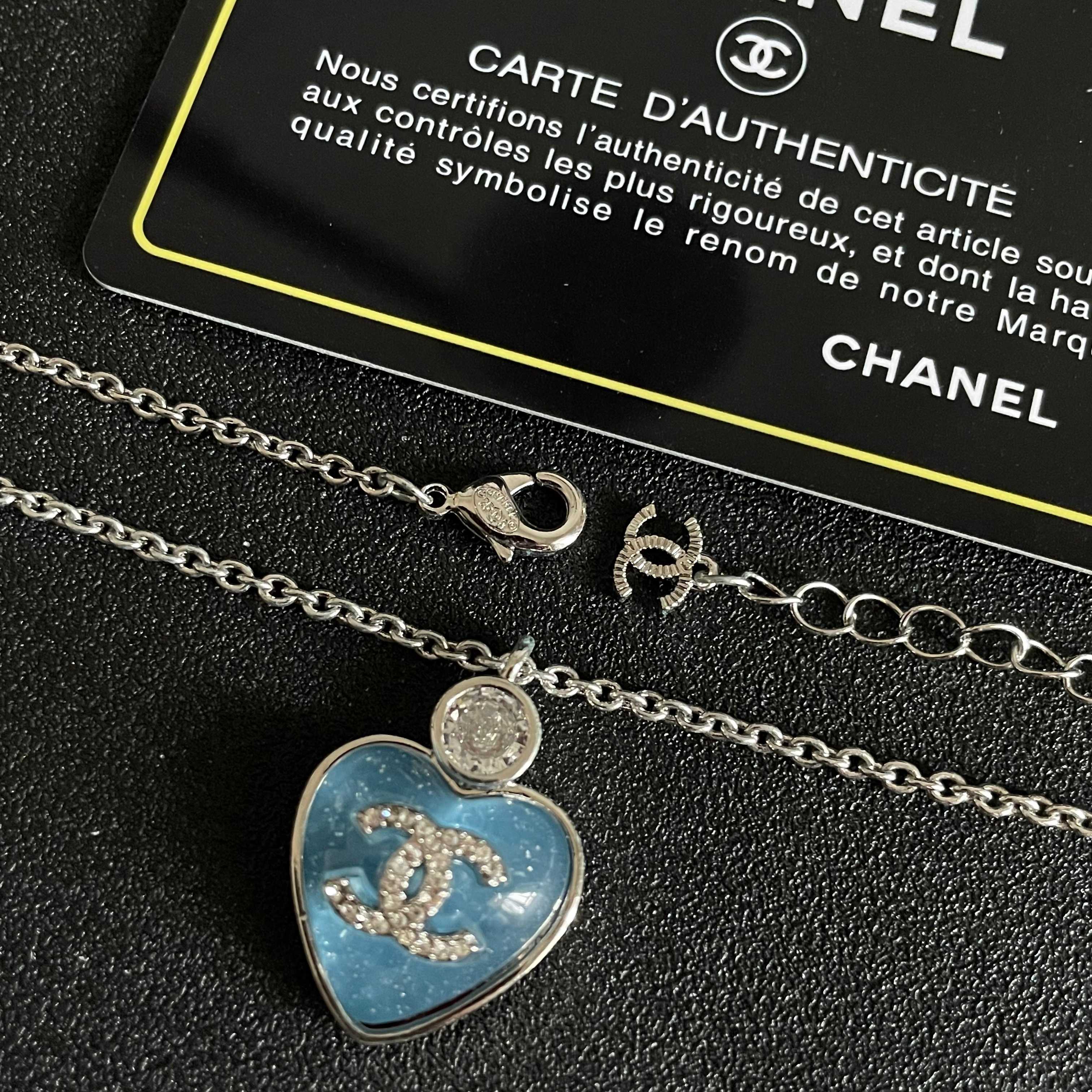 Chanel香奈儿 中古 字母项链👀小香家的款式真心无需多介绍😘🎶每一款都超好看，精致大方，非常显气质.