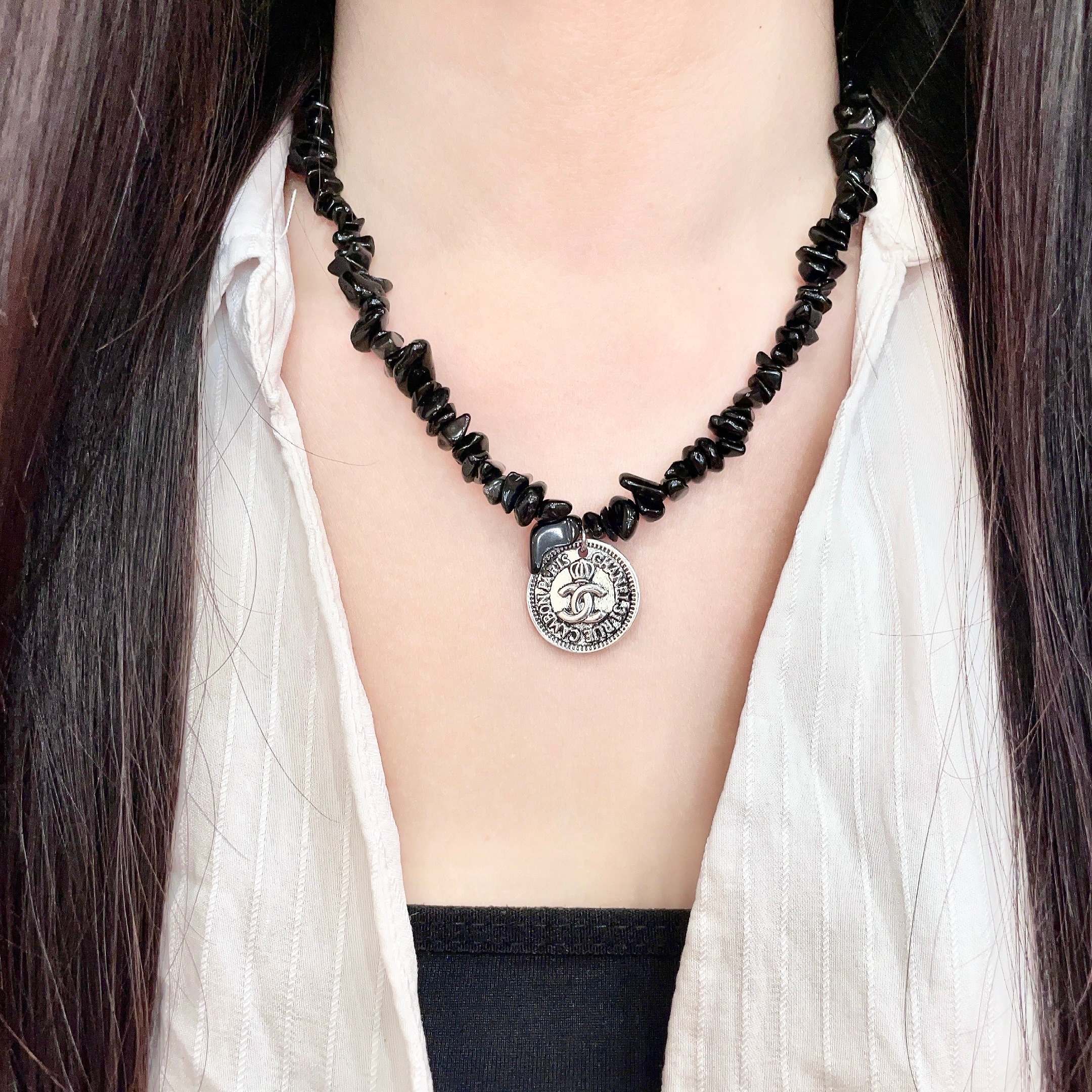 Chanel香奈儿 中古 字母项链👀小香家的款式真心无需多介绍😘🎶每一款都超好看，精致大方，非常显气质.