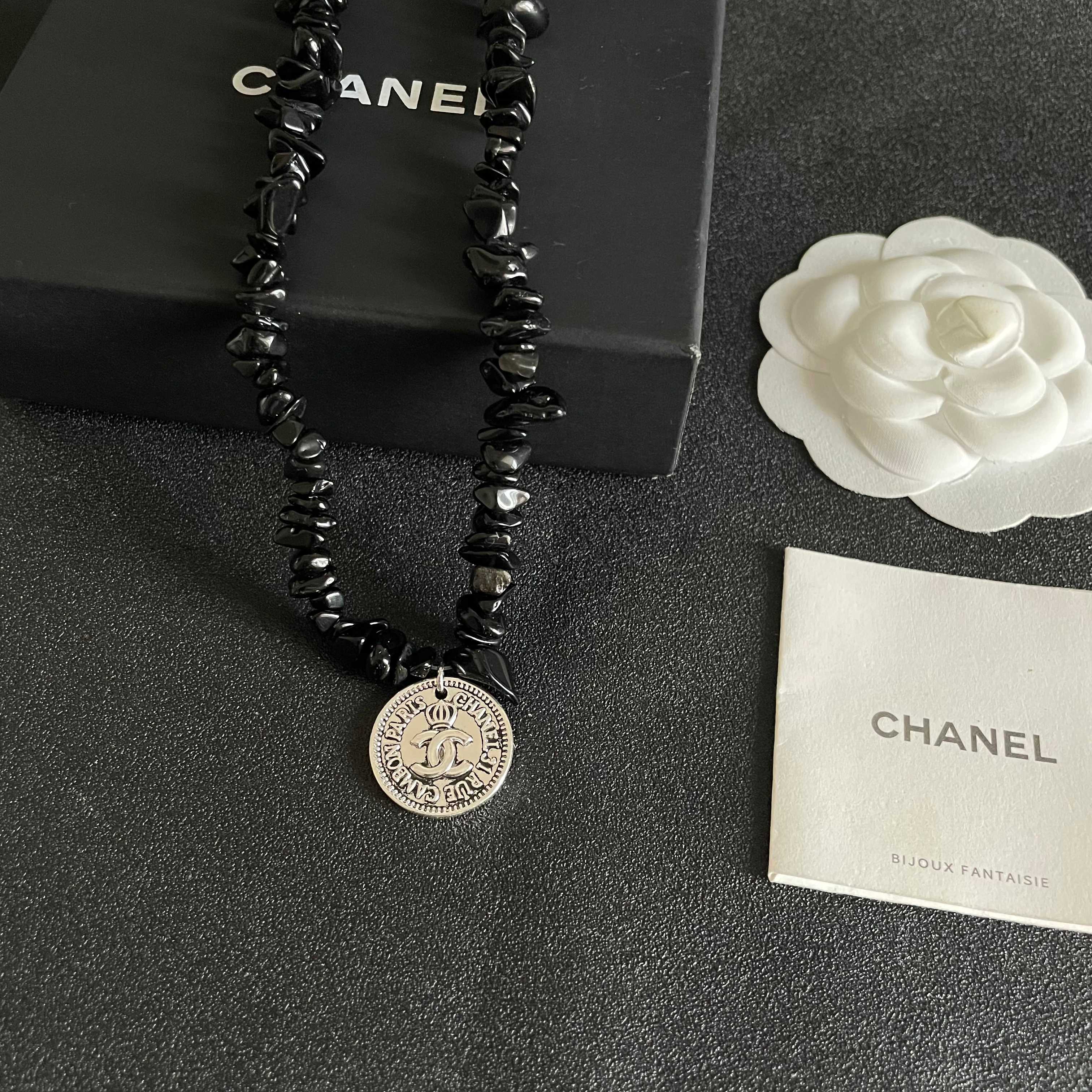 Chanel香奈儿 中古 字母项链👀小香家的款式真心无需多介绍😘🎶每一款都超好看，精致大方，非常显气质.