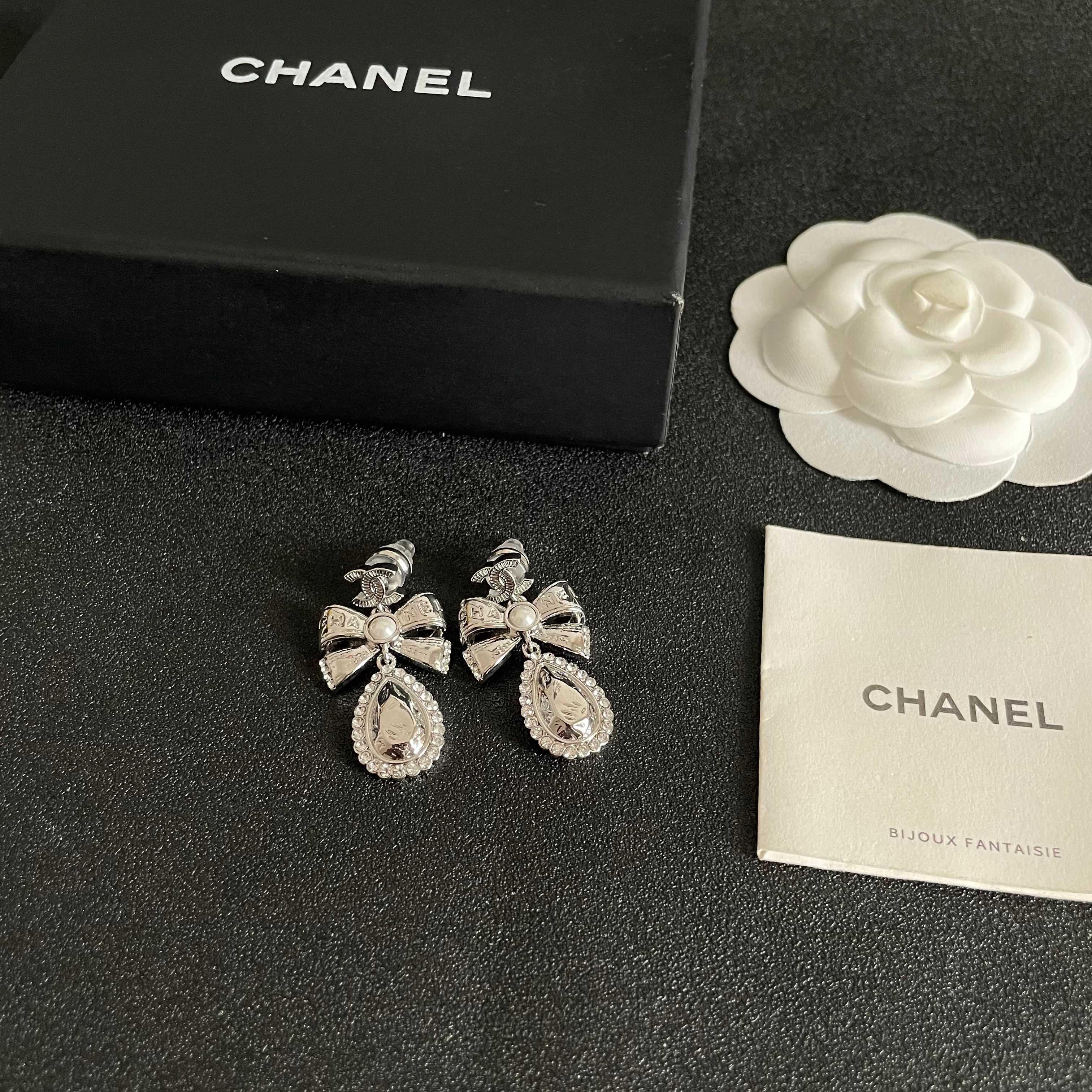 Chanel香奈儿 中古 耳钉👀小香家的款式真心无需多介绍😘🎶每一款都超好看，精致大方，非常显气质