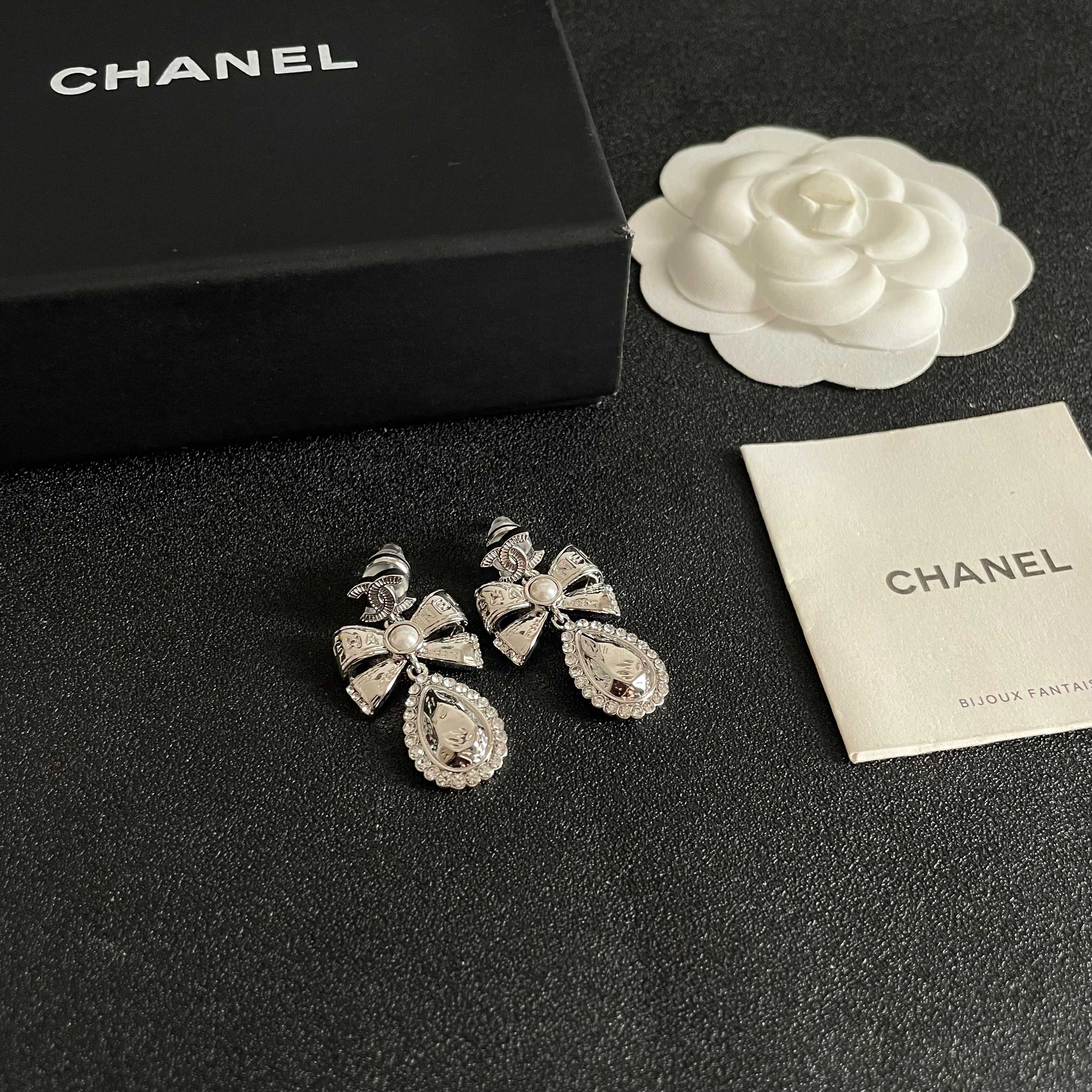 Chanel香奈儿 中古 耳钉👀小香家的款式真心无需多介绍😘🎶每一款都超好看，精致大方，非常显气质