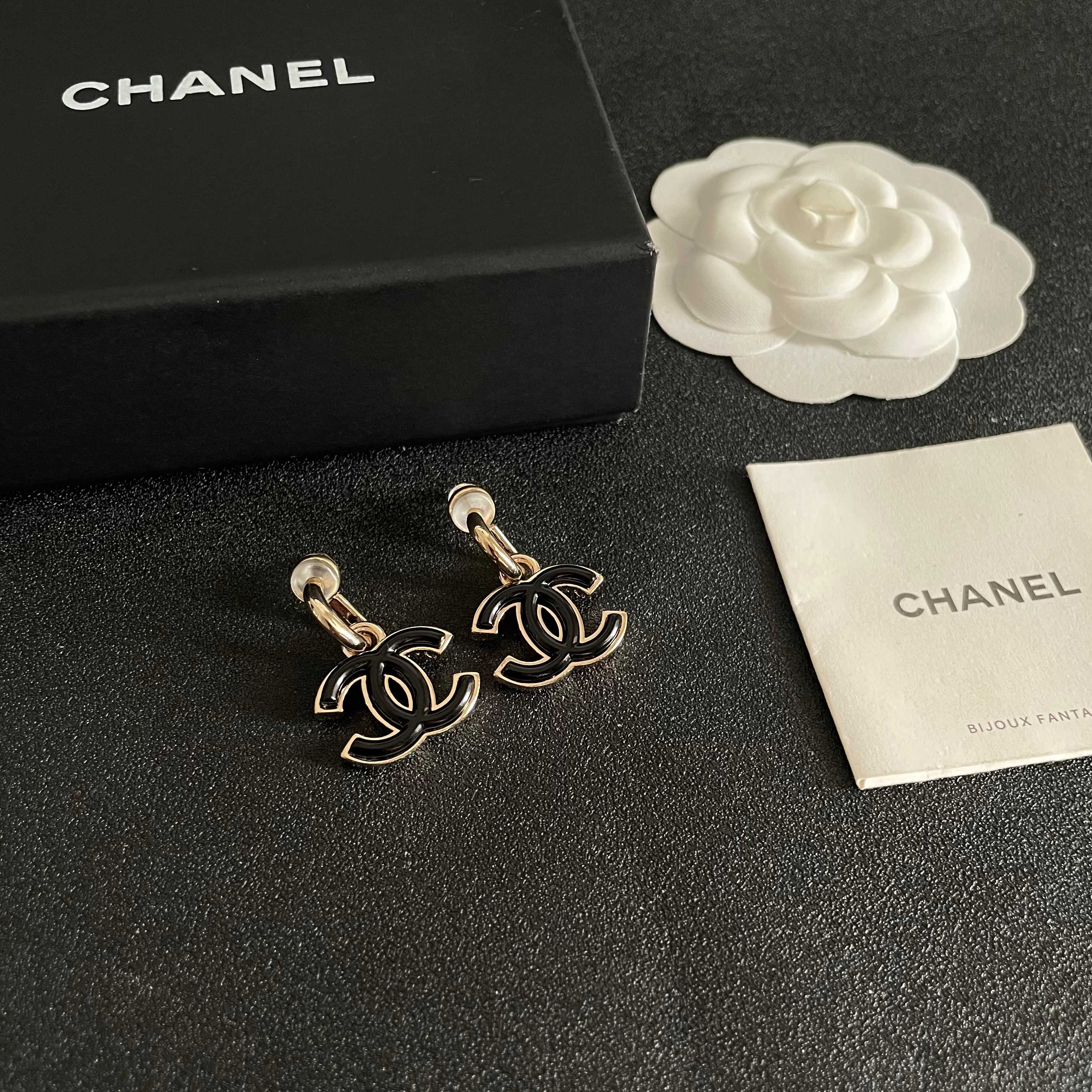 Chanel香奈儿 中古 耳钉👀小香家的款式真心无需多介绍😘🎶每一款都超好看，精致大方，非常显气质