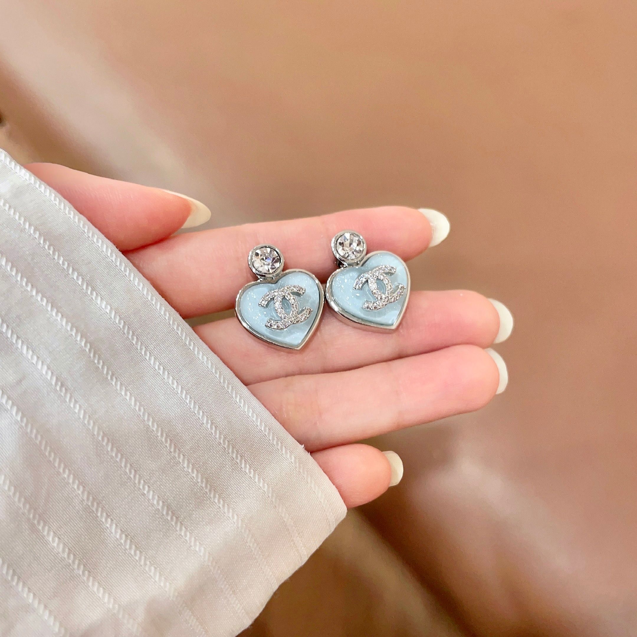 Chanel香奈儿 中古 耳钉👀小香家的款式真心无需多介绍😘🎶每一款都超好看，精致大方，非常显气质