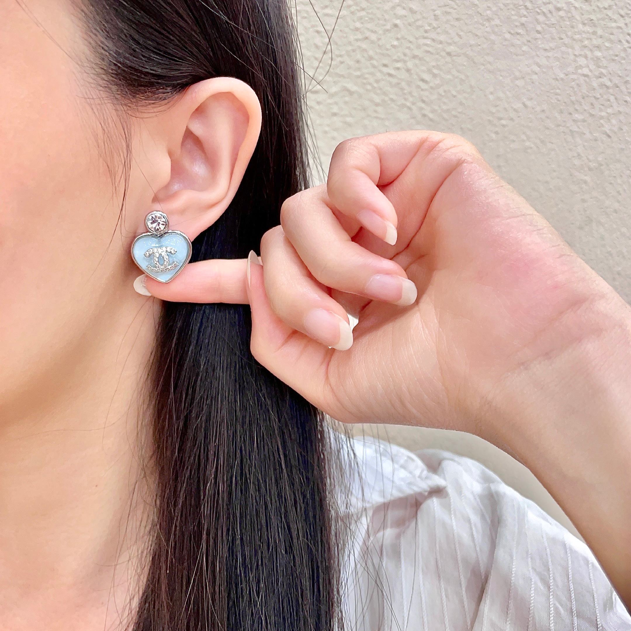 Chanel香奈儿 中古 耳钉👀小香家的款式真心无需多介绍😘🎶每一款都超好看，精致大方，非常显气质