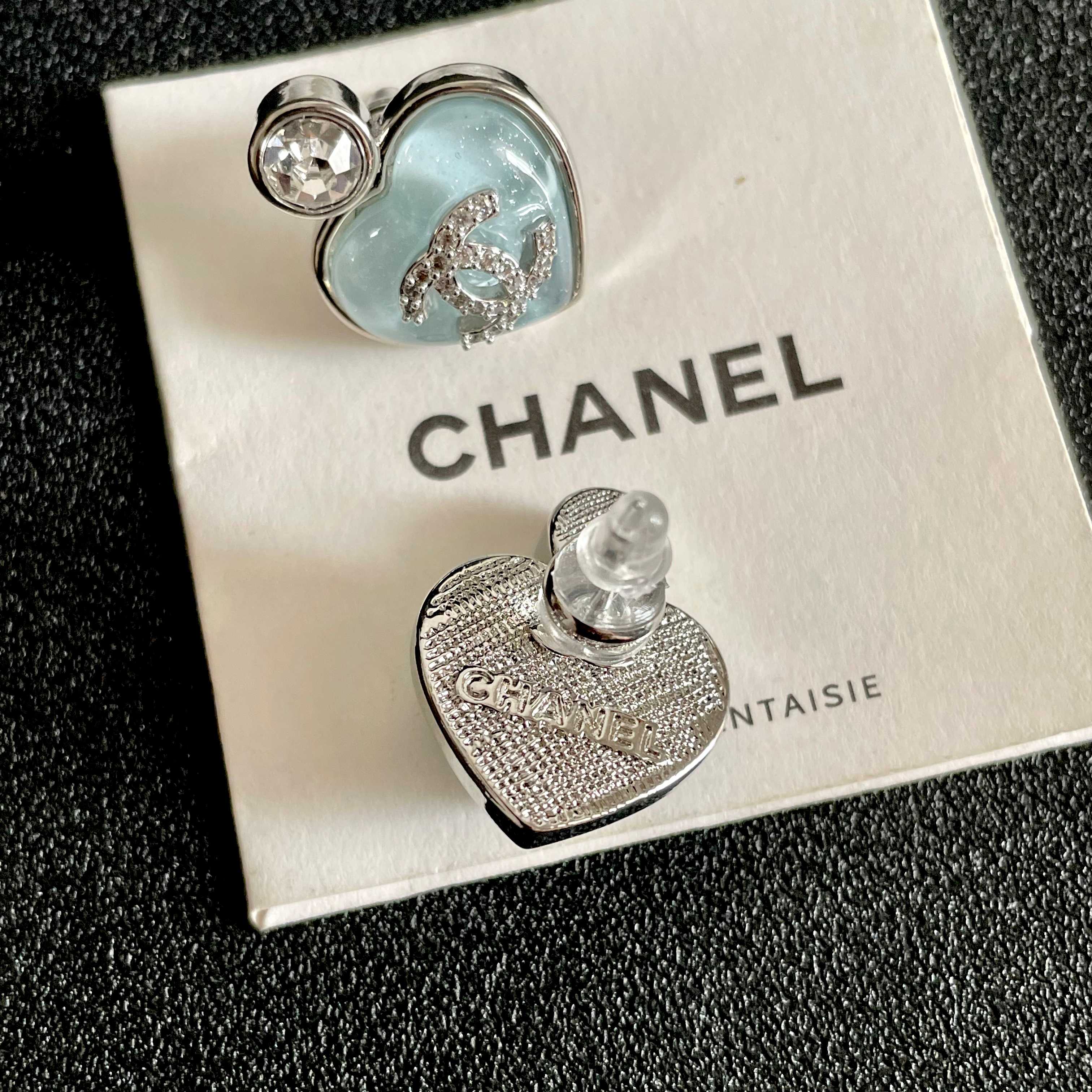 Chanel香奈儿 中古 耳钉👀小香家的款式真心无需多介绍😘🎶每一款都超好看，精致大方，非常显气质