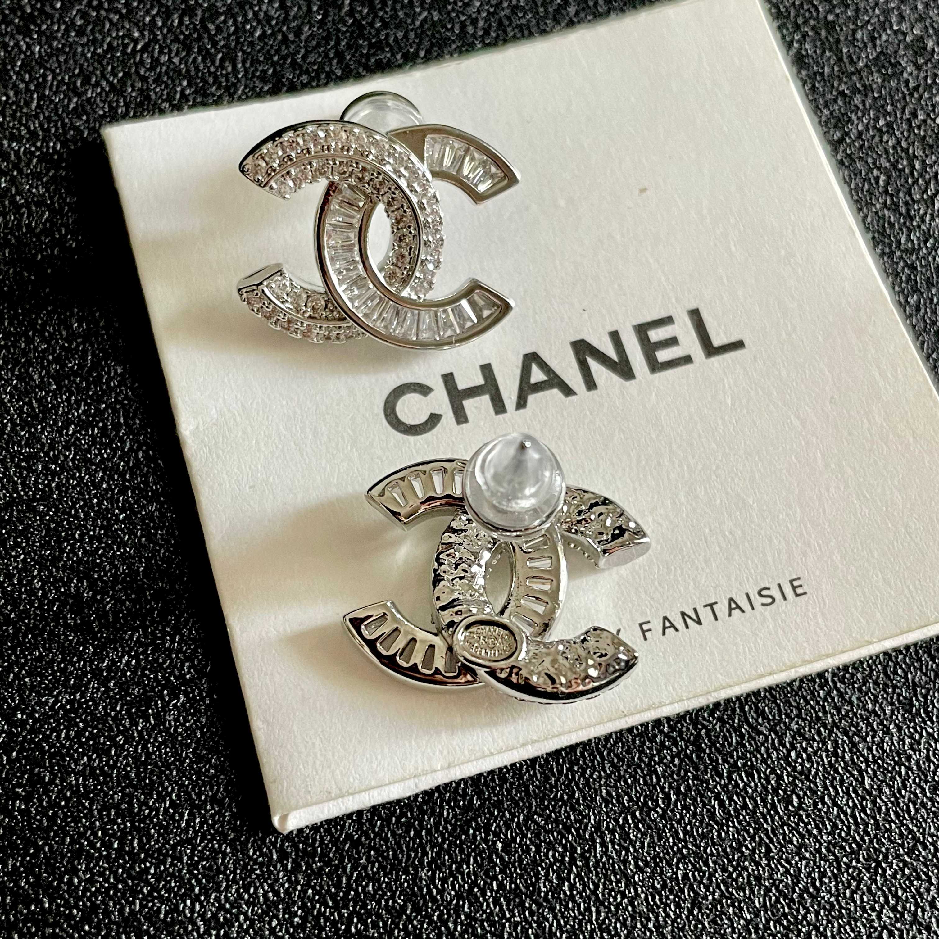 Chanel香奈儿 中古 耳钉👀小香家的款式真心无需多介绍😘🎶每一款都超好看，精致大方，非常显气质