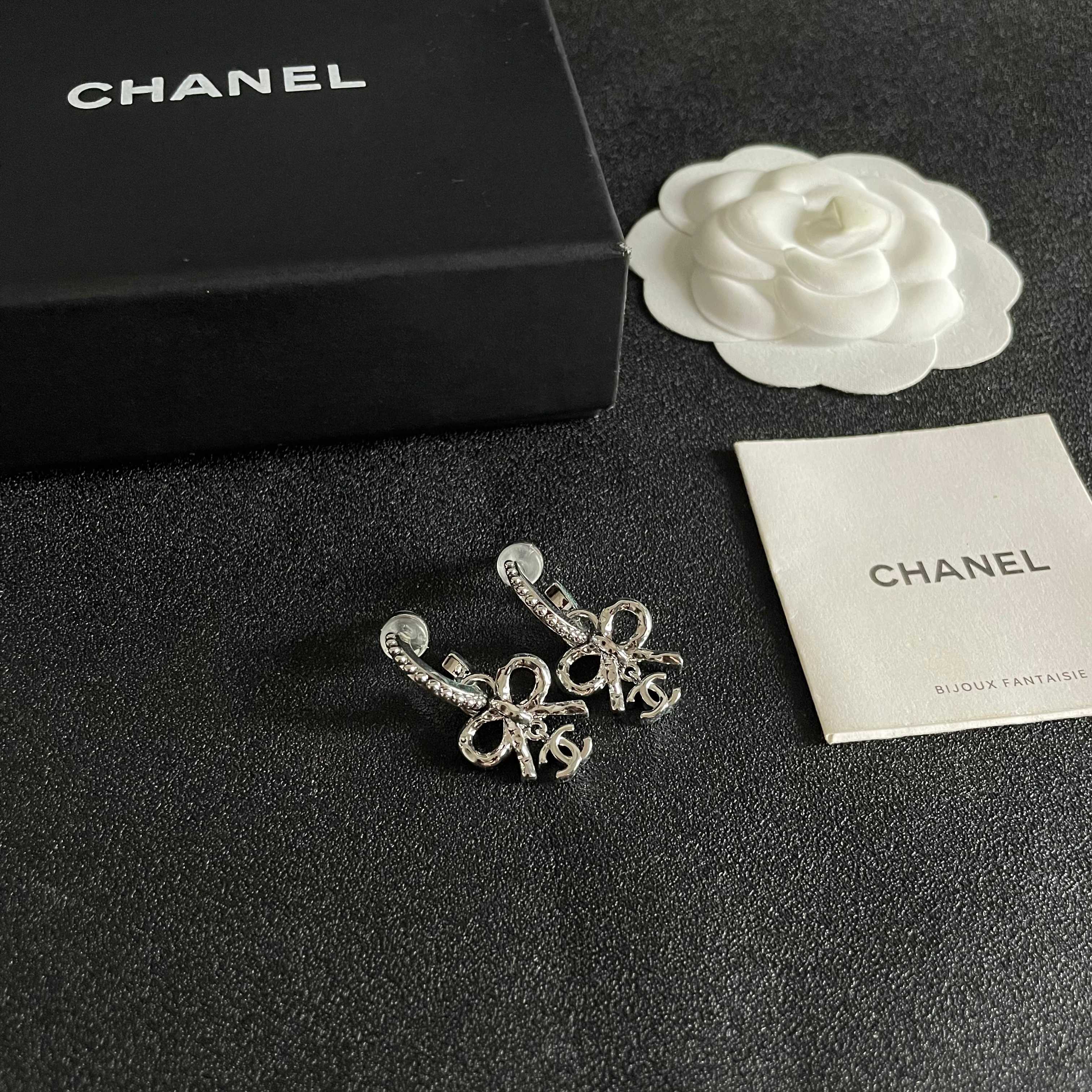 Chanel香奈儿 中古 耳钉👀小香家的款式真心无需多介绍😘🎶每一款都超好看，精致大方，非常显气质