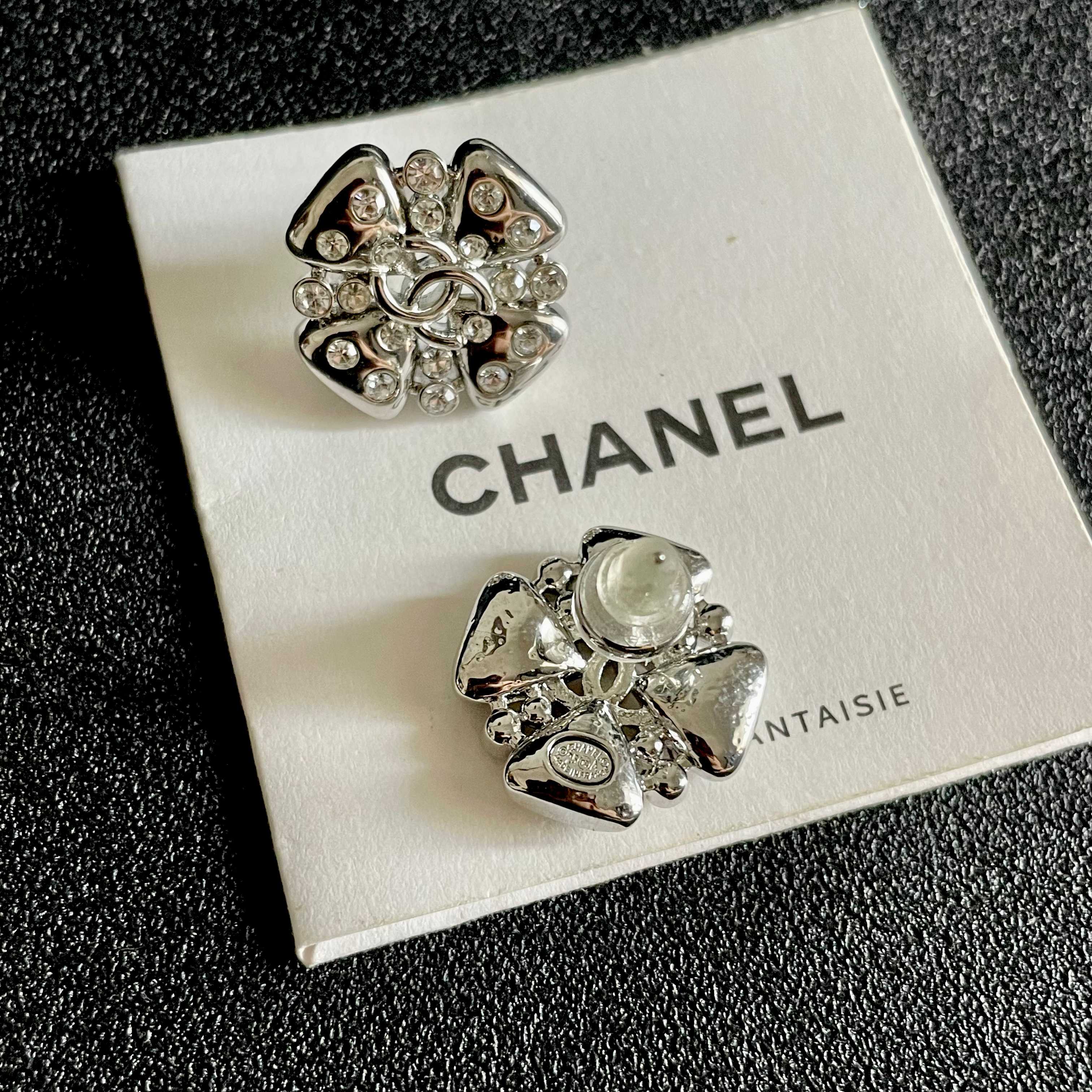 Chanel香奈儿 中古 耳钉👀小香家的款式真心无需多介绍😘🎶每一款都超好看，精致大方，非常显气质