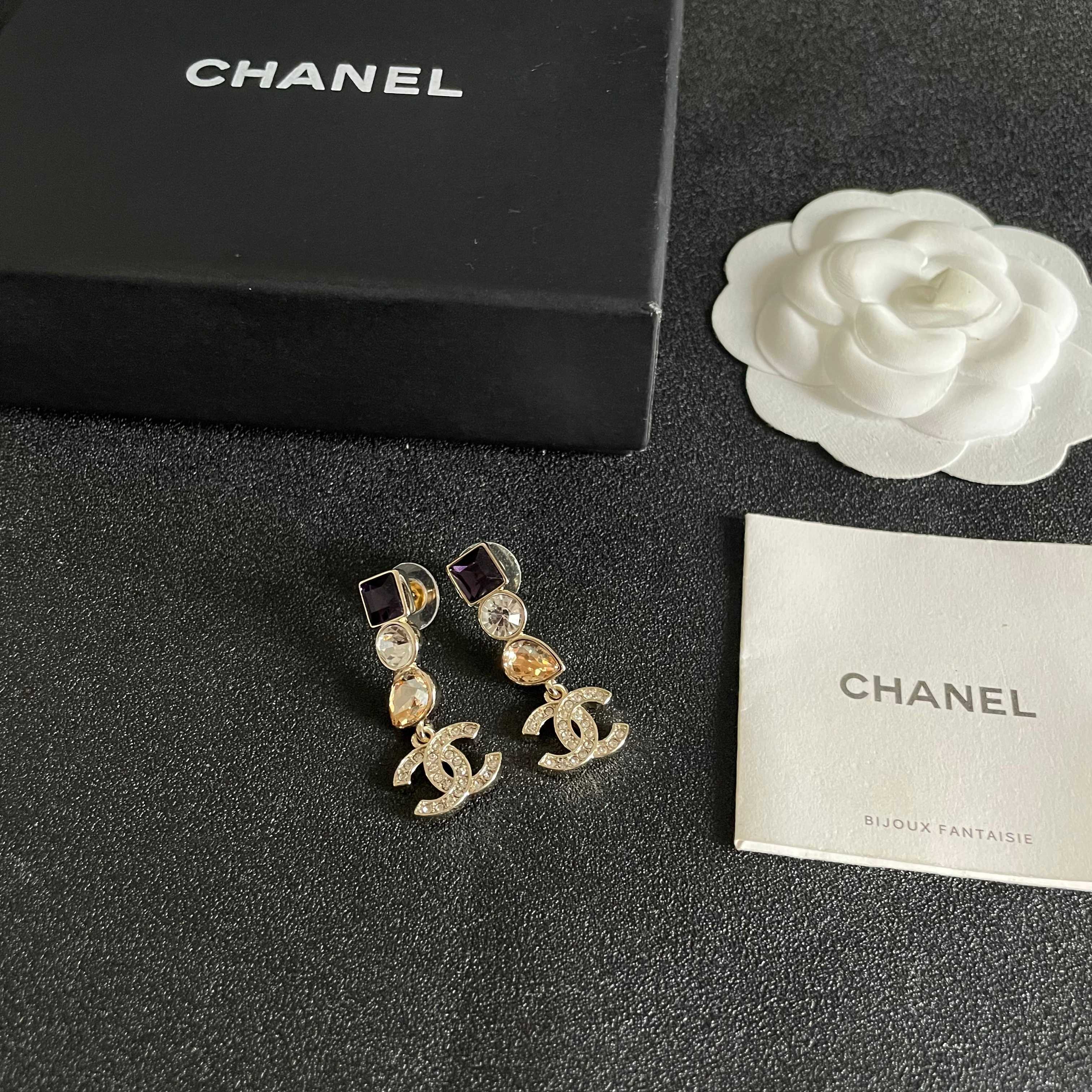 Chanel香奈儿 中古 耳钉👀小香家的款式真心无需多介绍😘🎶每一款都超好看，精致大方，非常显气质