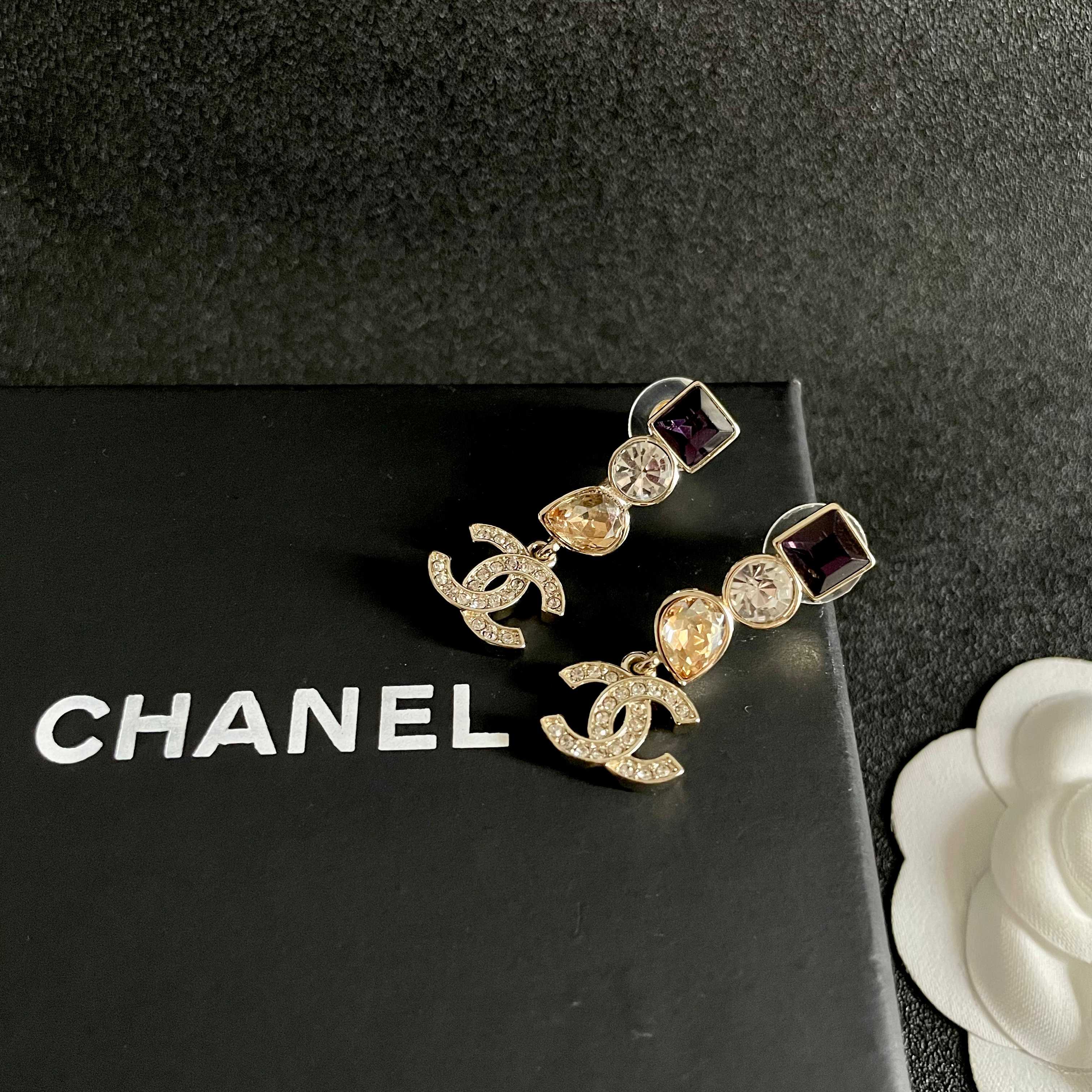 Chanel香奈儿 中古 耳钉👀小香家的款式真心无需多介绍😘🎶每一款都超好看，精致大方，非常显气质