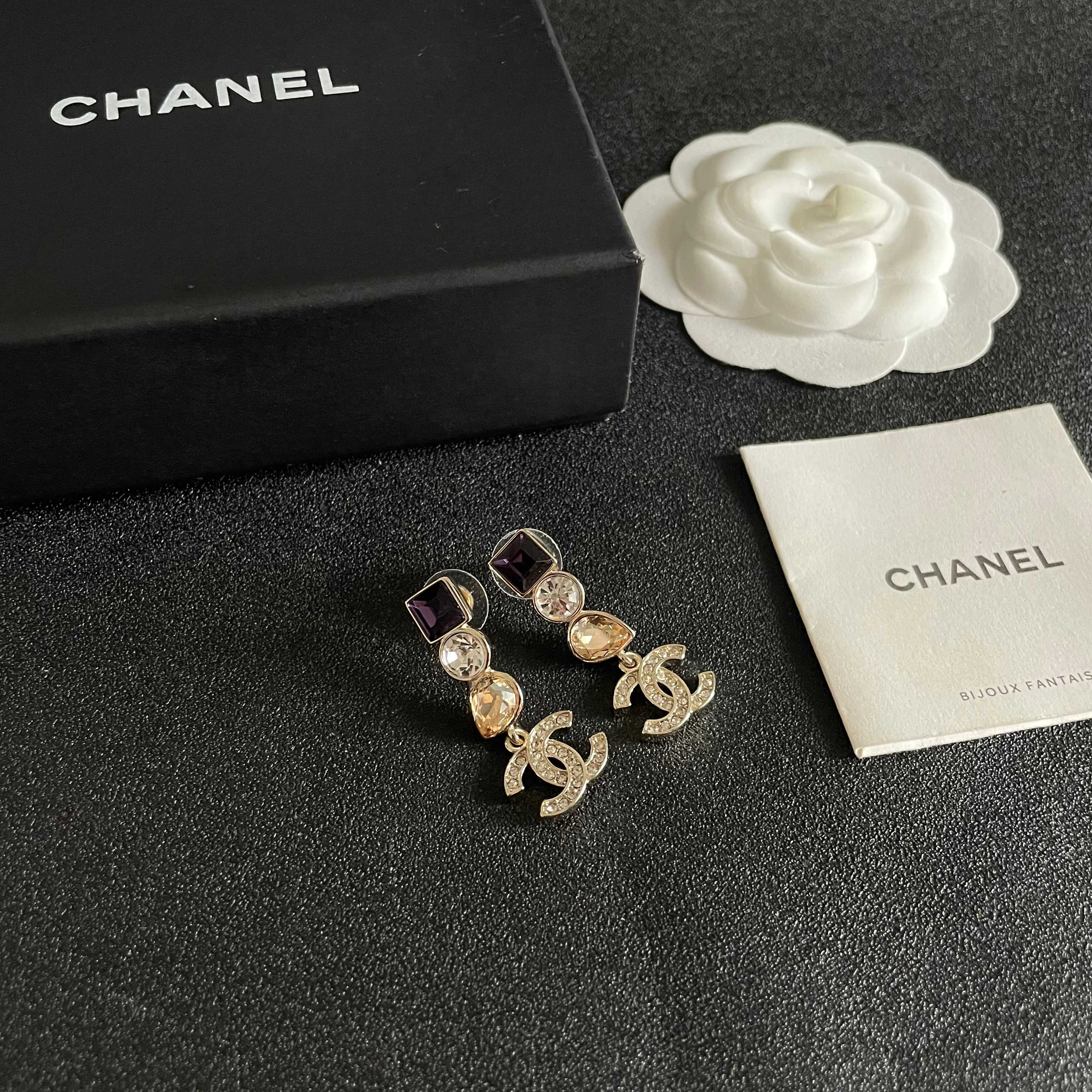 Chanel香奈儿 中古 耳钉👀小香家的款式真心无需多介绍😘🎶每一款都超好看，精致大方，非常显气质