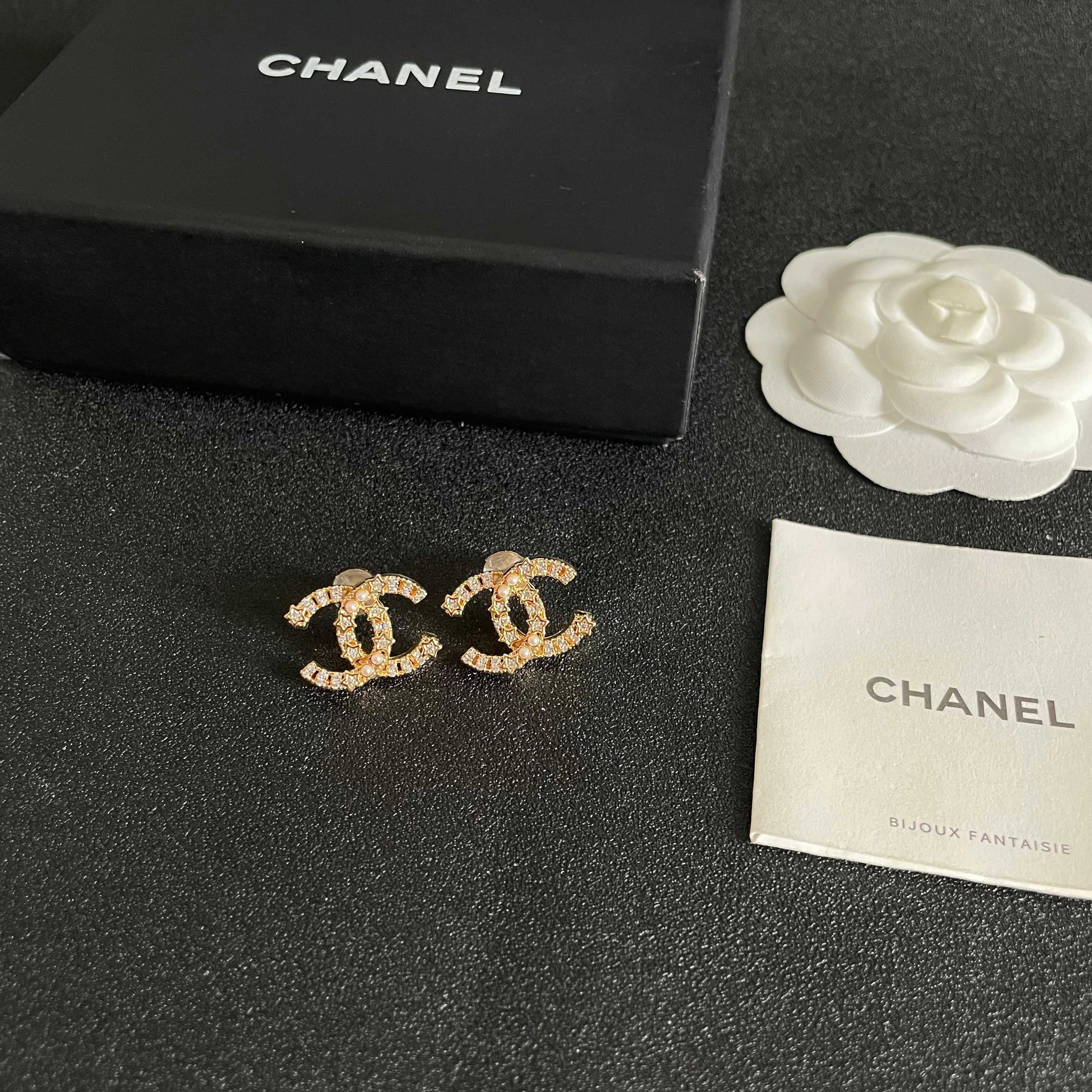Chanel香奈儿 中古 耳钉👀小香家的款式真心无需多介绍😘🎶每一款都超好看，精致大方，非常显气质
