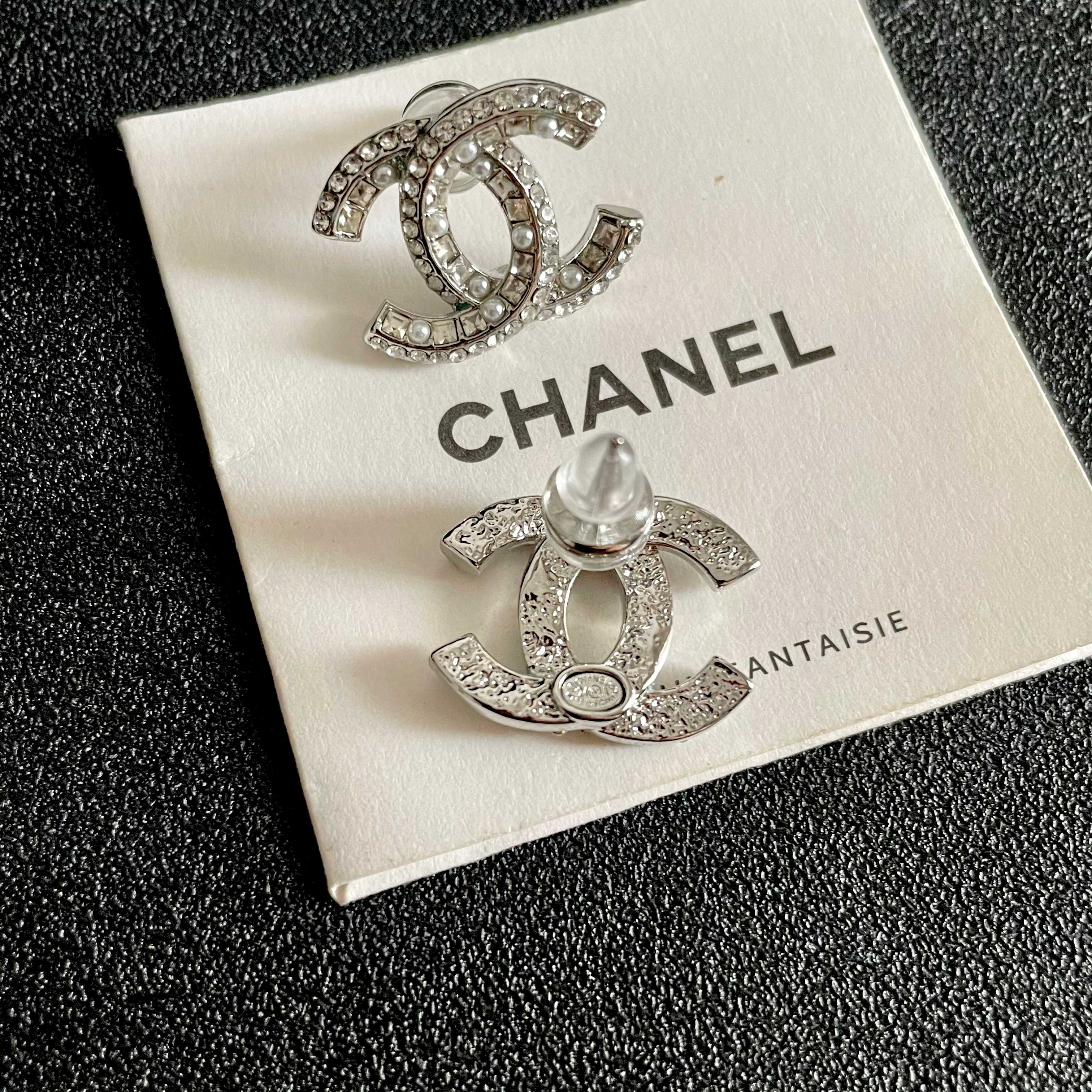 Chanel香奈儿 中古 耳钉👀小香家的款式真心无需多介绍😘🎶每一款都超好看，精致大方，非常显气质
