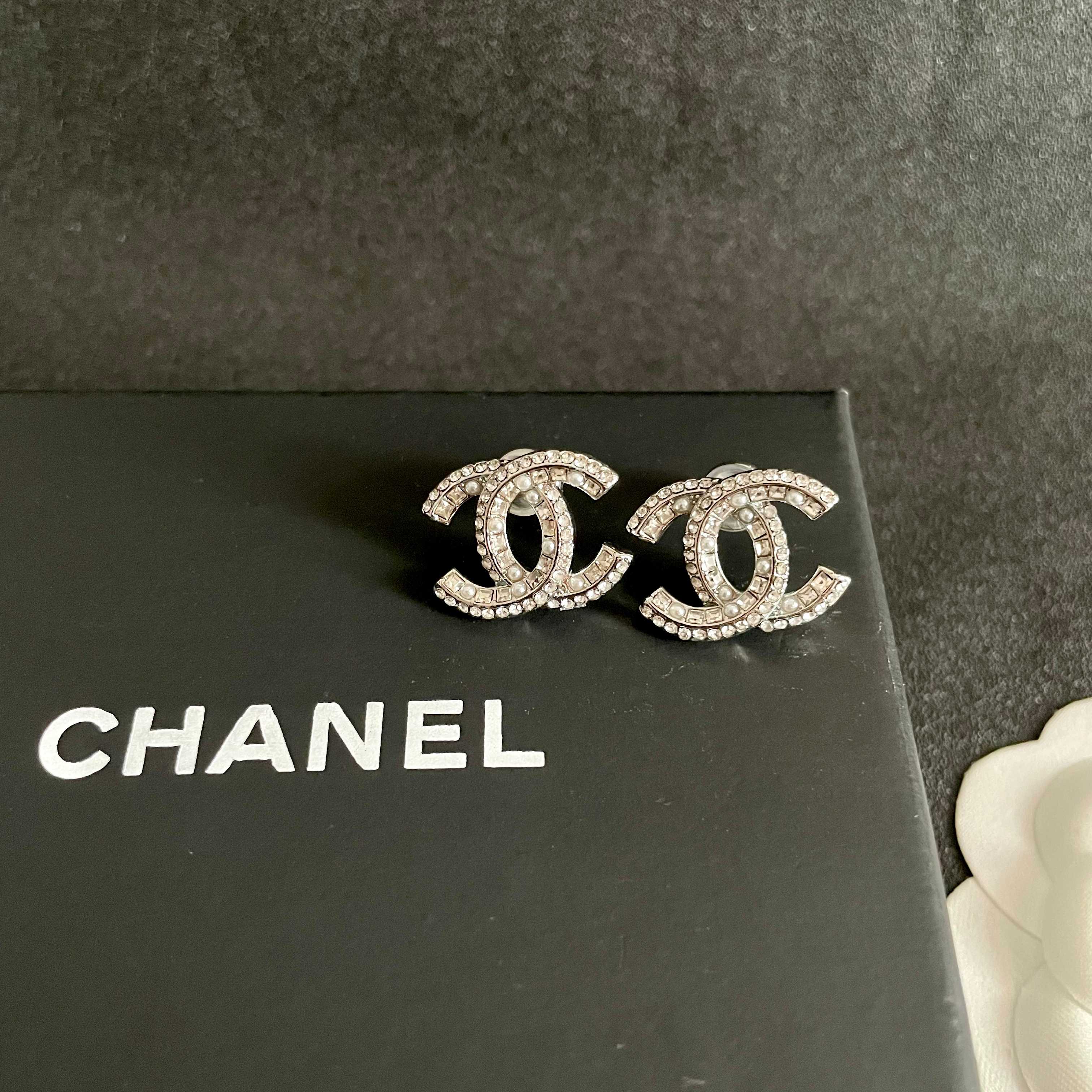 Chanel香奈儿 中古 耳钉👀小香家的款式真心无需多介绍😘🎶每一款都超好看，精致大方，非常显气质