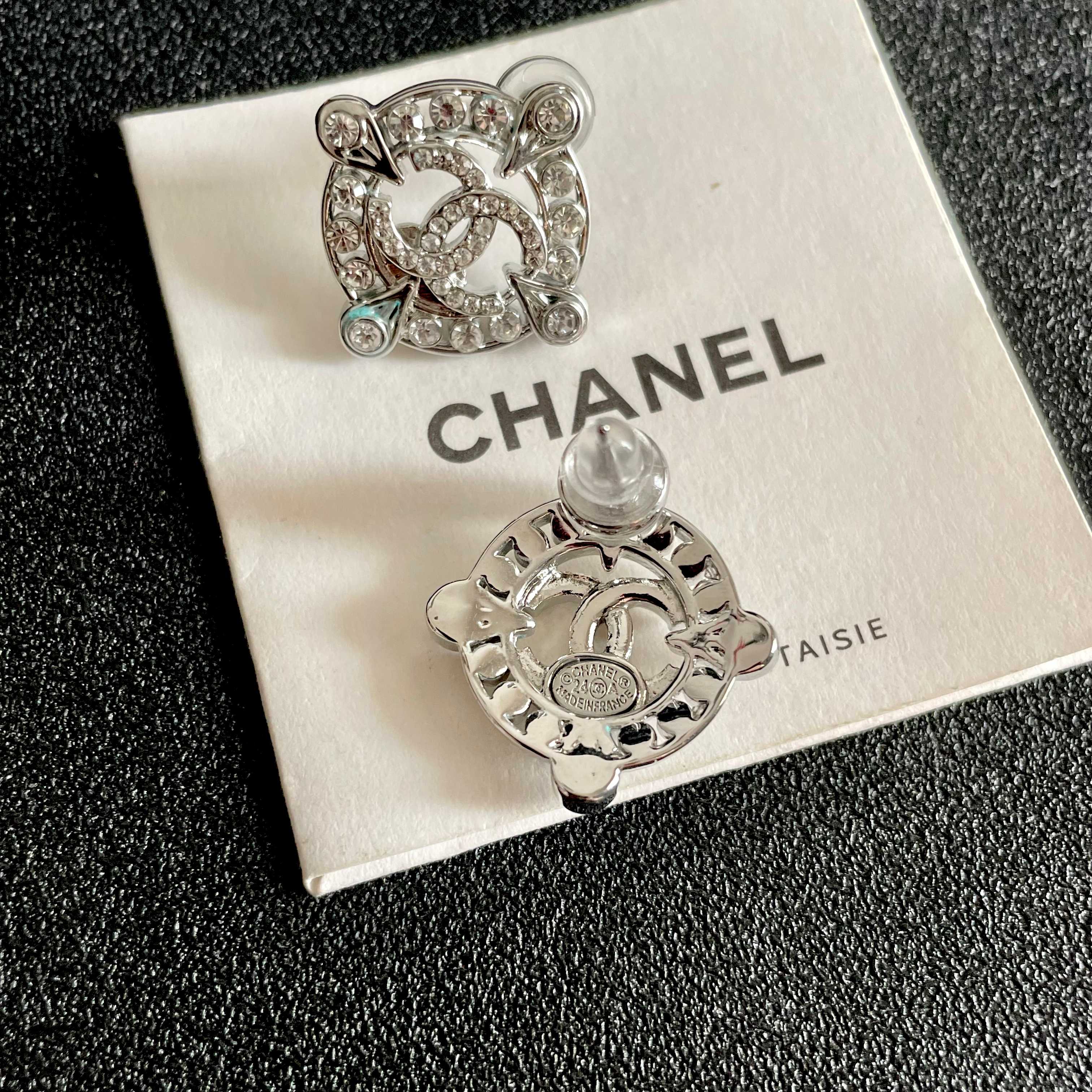 Chanel香奈儿 中古 耳钉👀小香家的款式真心无需多介绍😘🎶每一款都超好看，精致大方，非常显气质