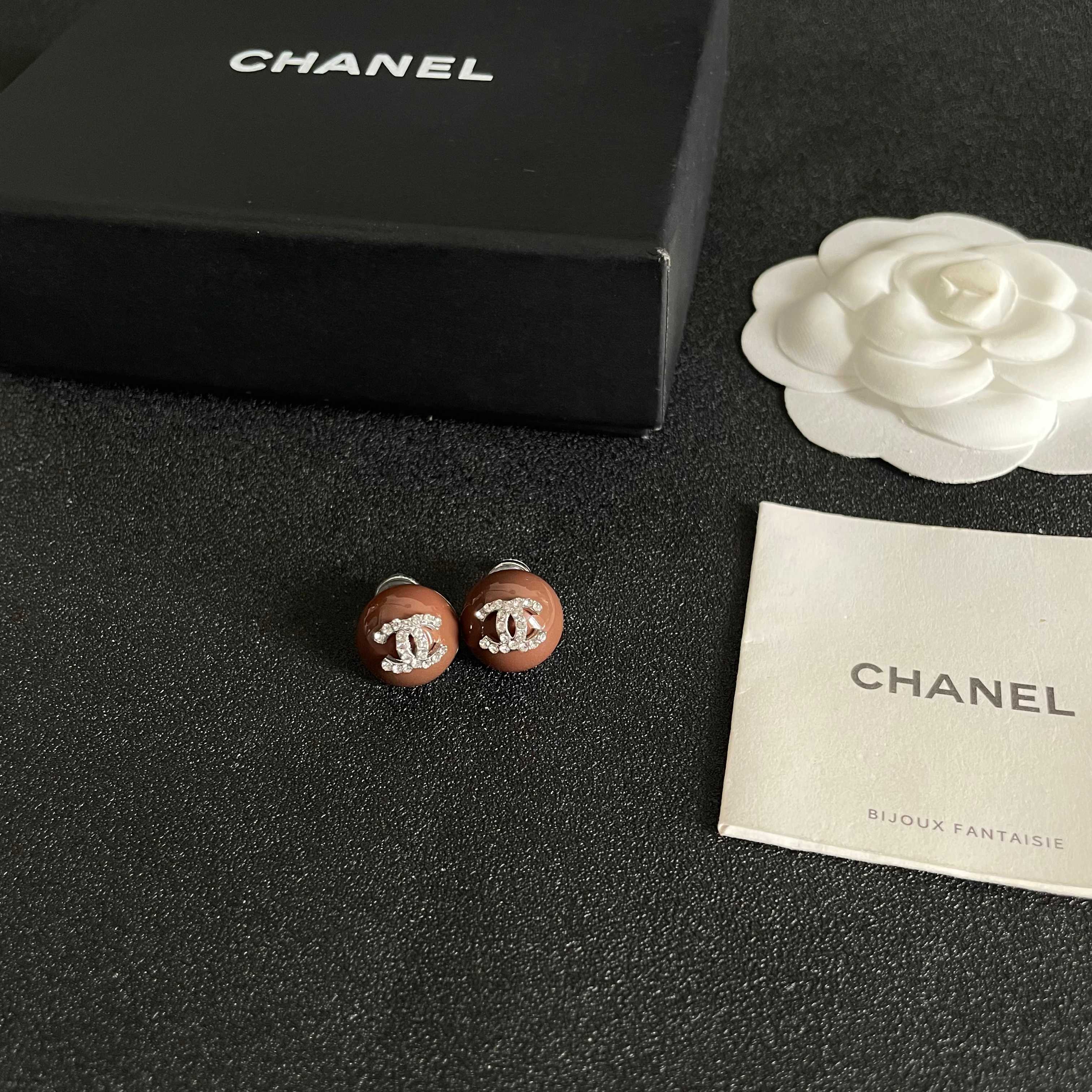 Chanel香奈儿 中古 耳钉👀小香家的款式真心无需多介绍😘🎶每一款都超好看，精致大方，非常显气质