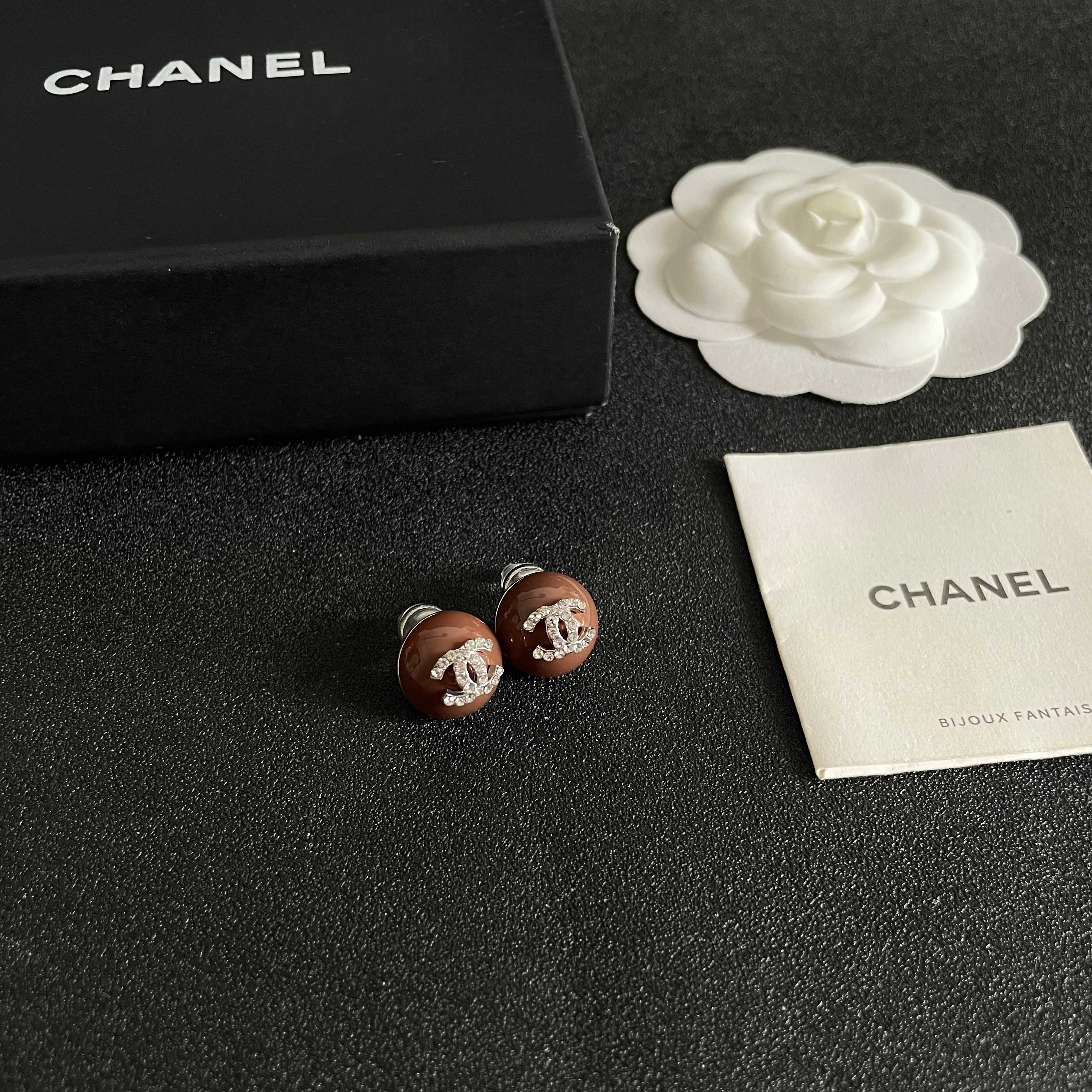 Chanel香奈儿 中古 耳钉👀小香家的款式真心无需多介绍😘🎶每一款都超好看，精致大方，非常显气质