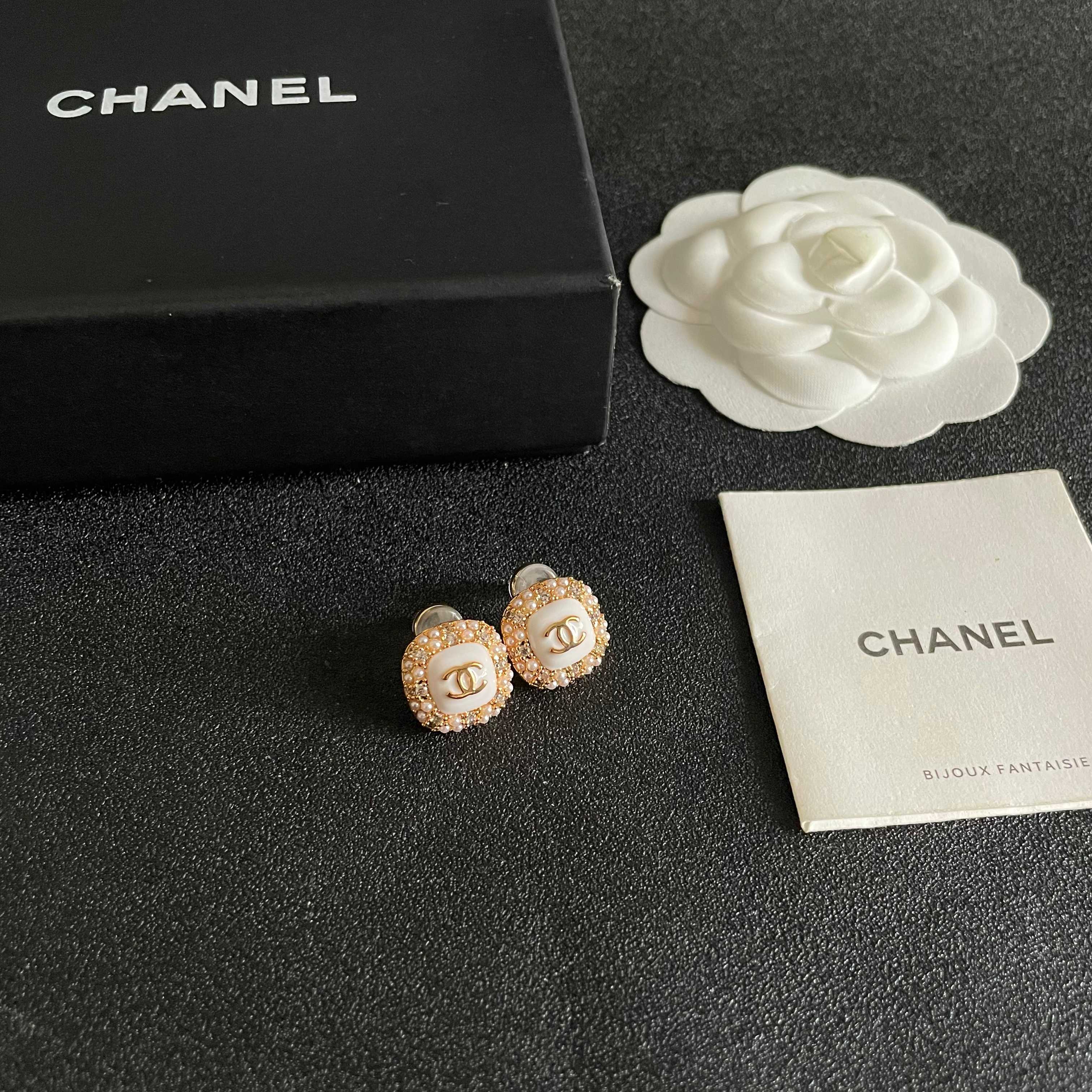 Chanel香奈儿 中古 耳钉👀小香家的款式真心无需多介绍😘🎶每一款都超好看，精致大方，非常显气质