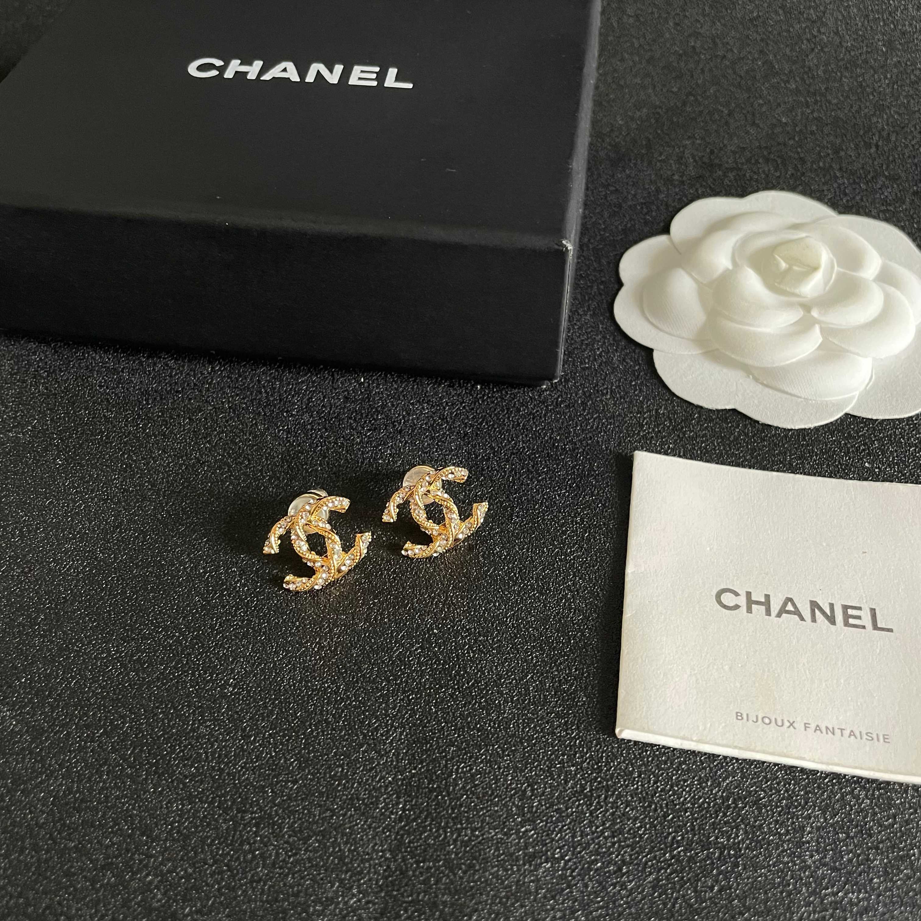 Chanel香奈儿 中古 耳钉👀小香家的款式真心无需多介绍😘🎶每一款都超好看，精致大方，非常显气质