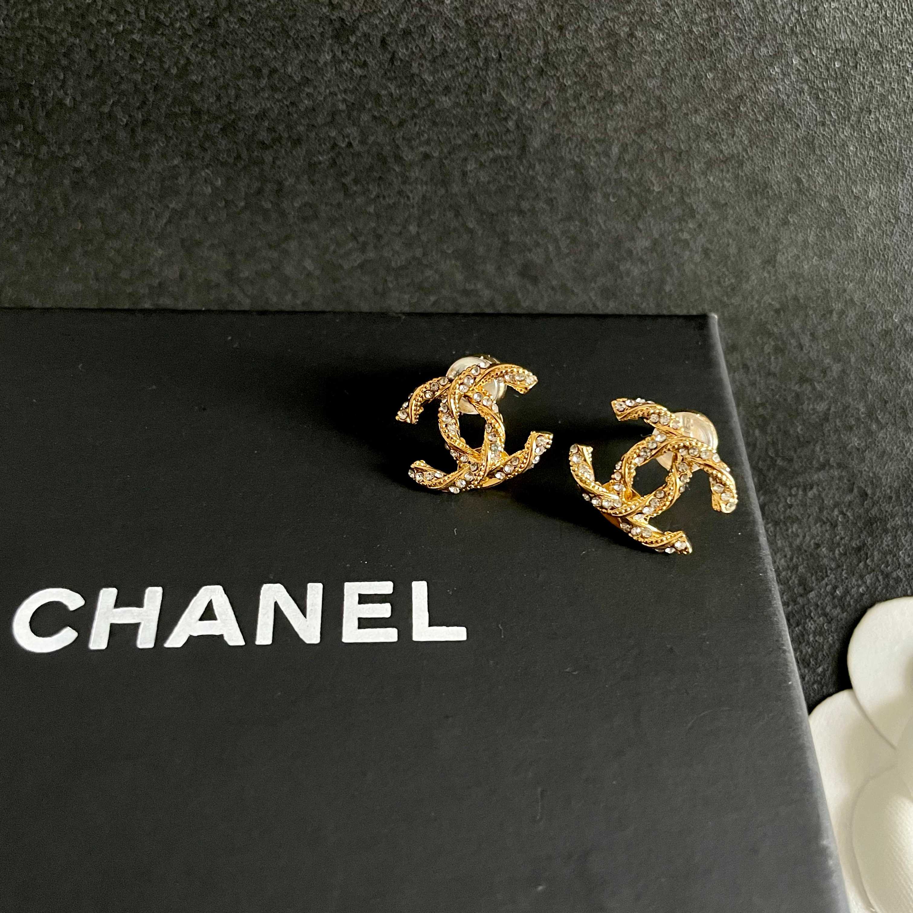 Chanel香奈儿 中古 耳钉👀小香家的款式真心无需多介绍😘🎶每一款都超好看，精致大方，非常显气质