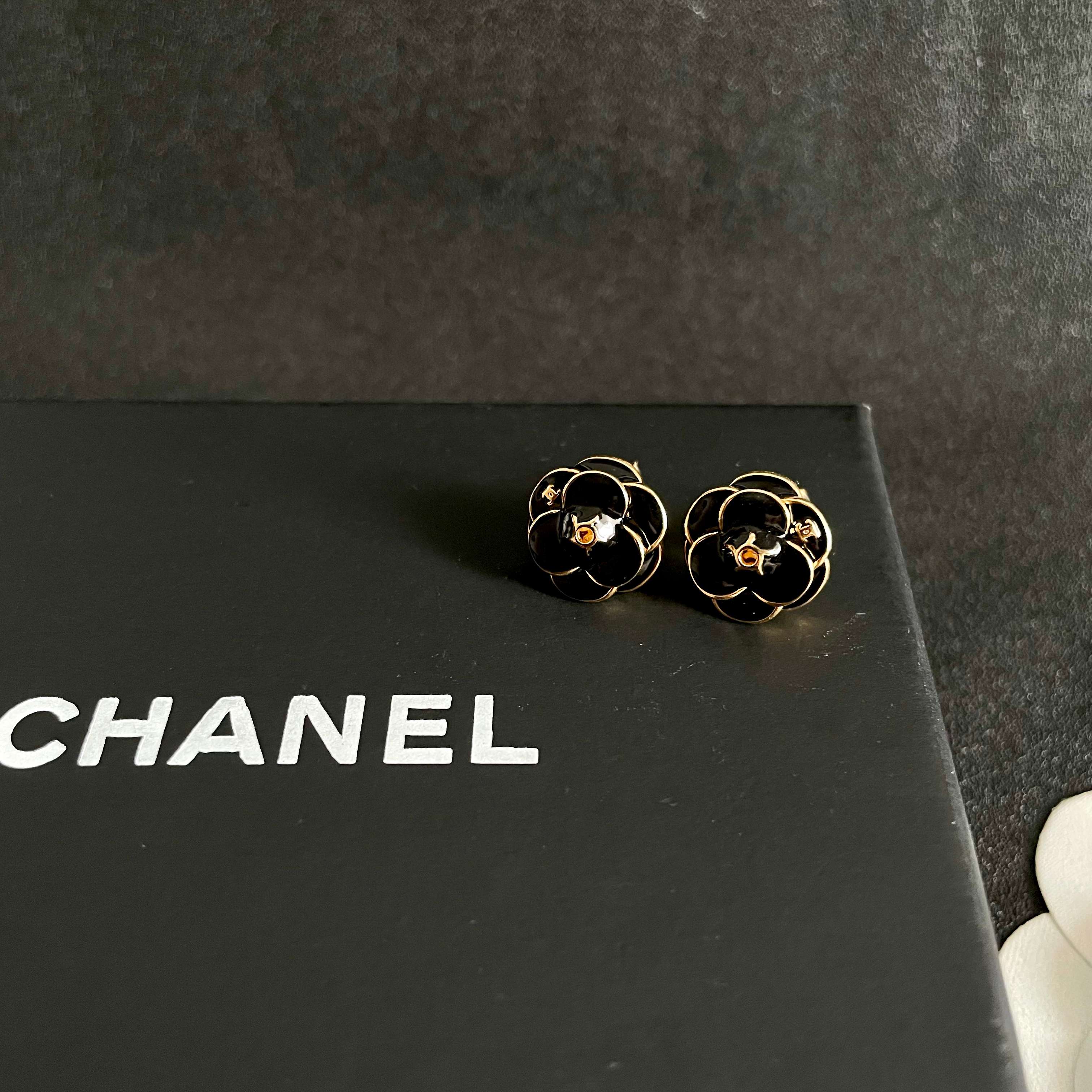 Chanel香奈儿 中古 耳钉👀小香家的款式真心无需多介绍😘🎶每一款都超好看，精致大方，非常显气质