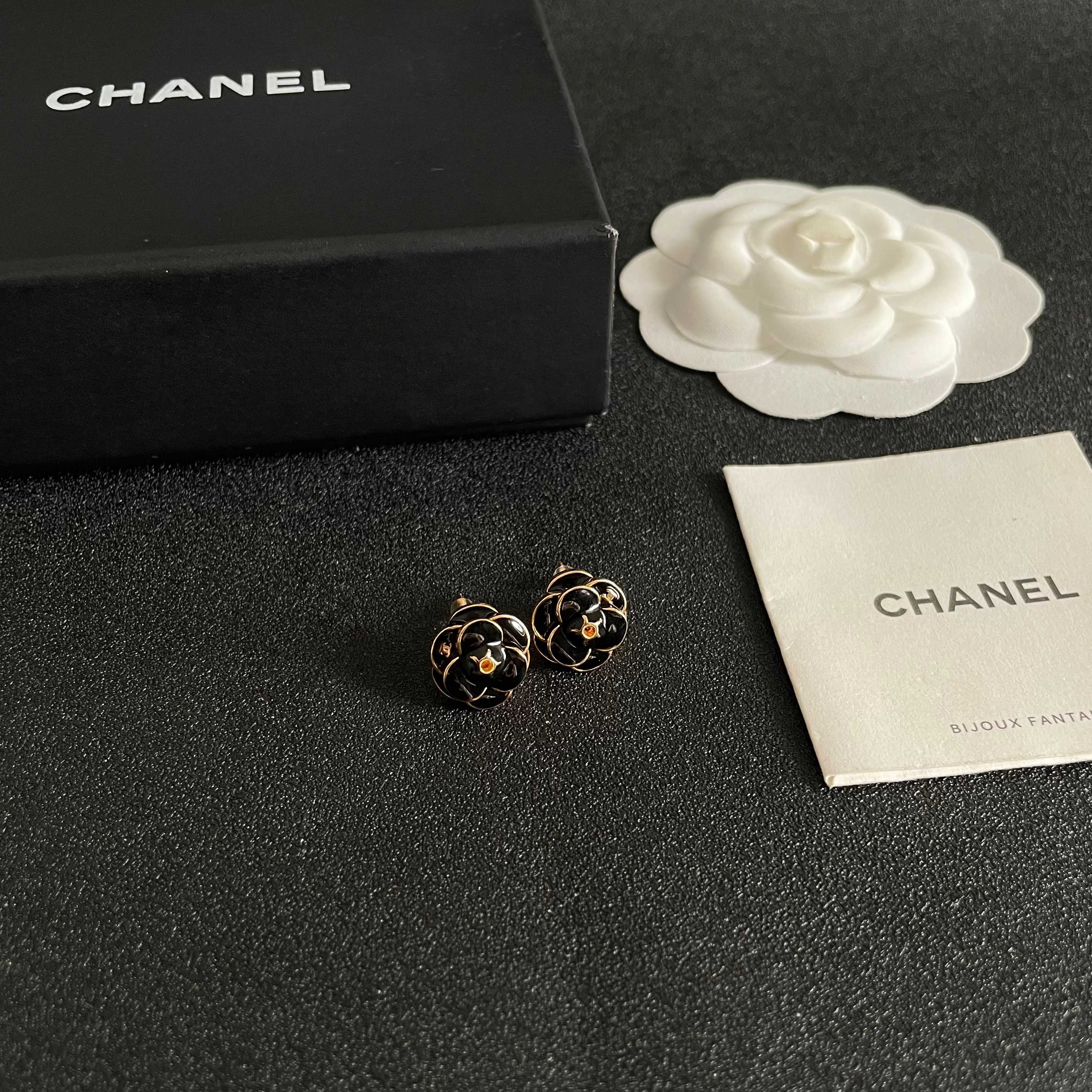 Chanel香奈儿 中古 耳钉👀小香家的款式真心无需多介绍😘🎶每一款都超好看，精致大方，非常显气质