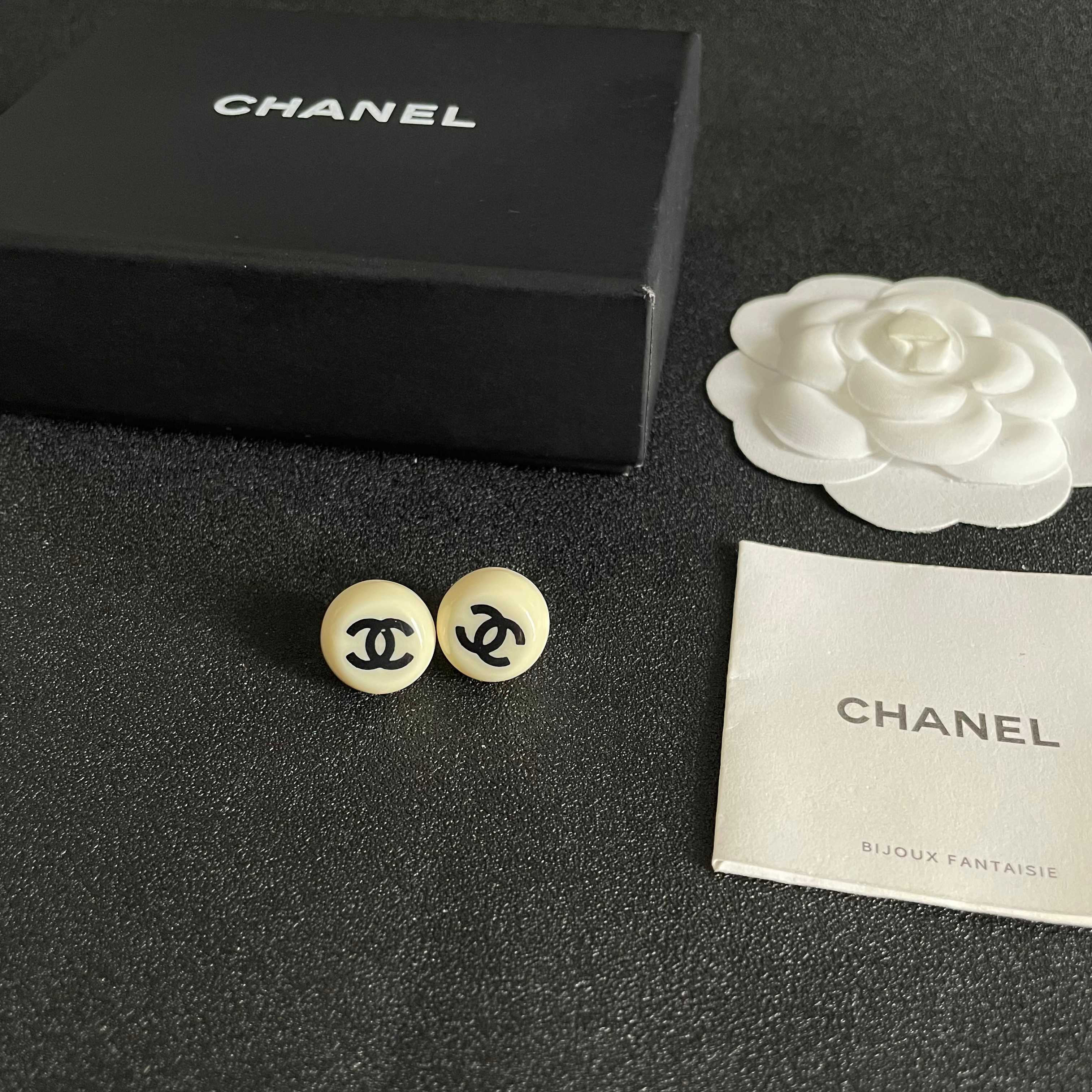 Chanel香奈儿 中古 耳钉👀小香家的款式真心无需多介绍😘🎶每一款都超好看，精致大方，非常显气质