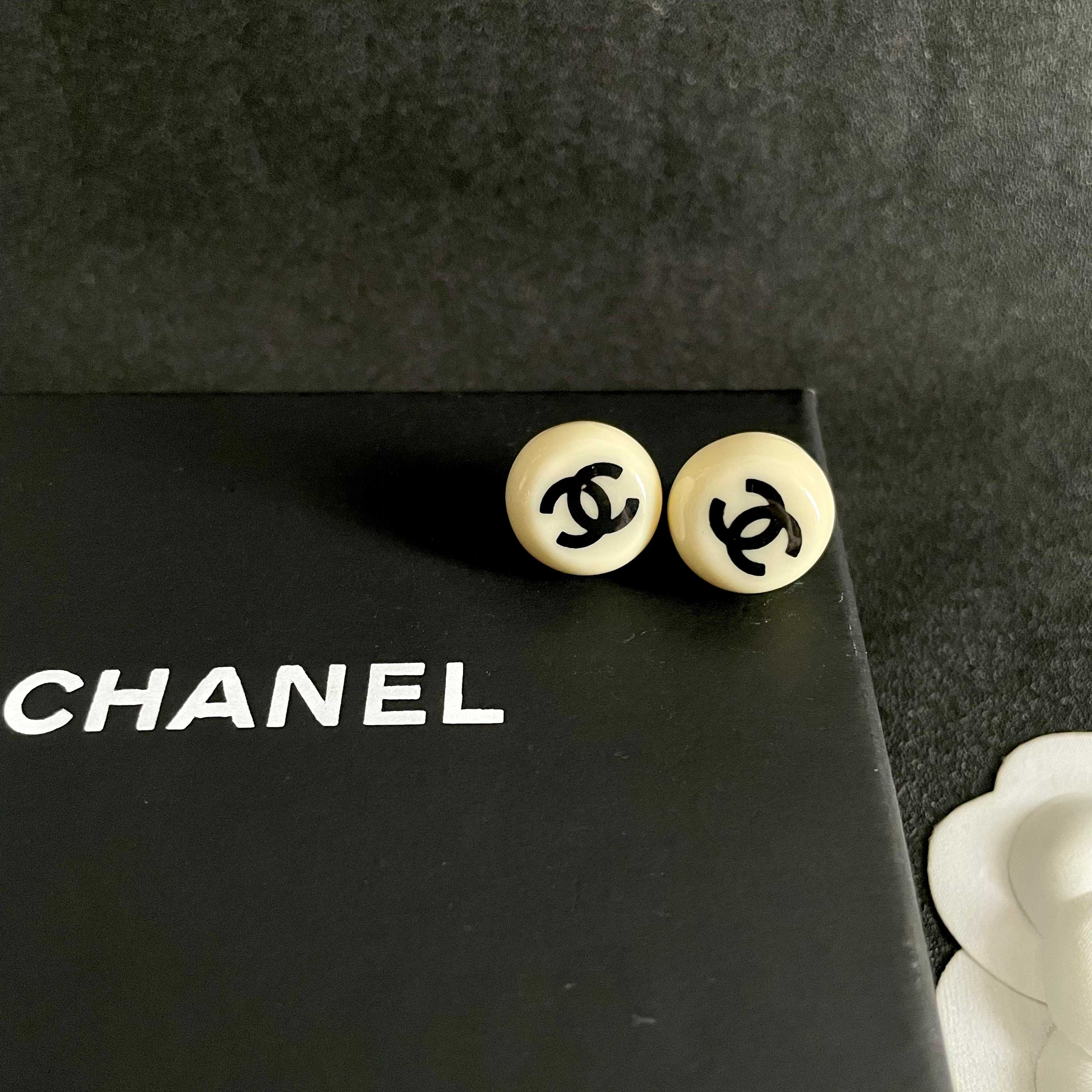 Chanel香奈儿 中古 耳钉👀小香家的款式真心无需多介绍😘🎶每一款都超好看，精致大方，非常显气质