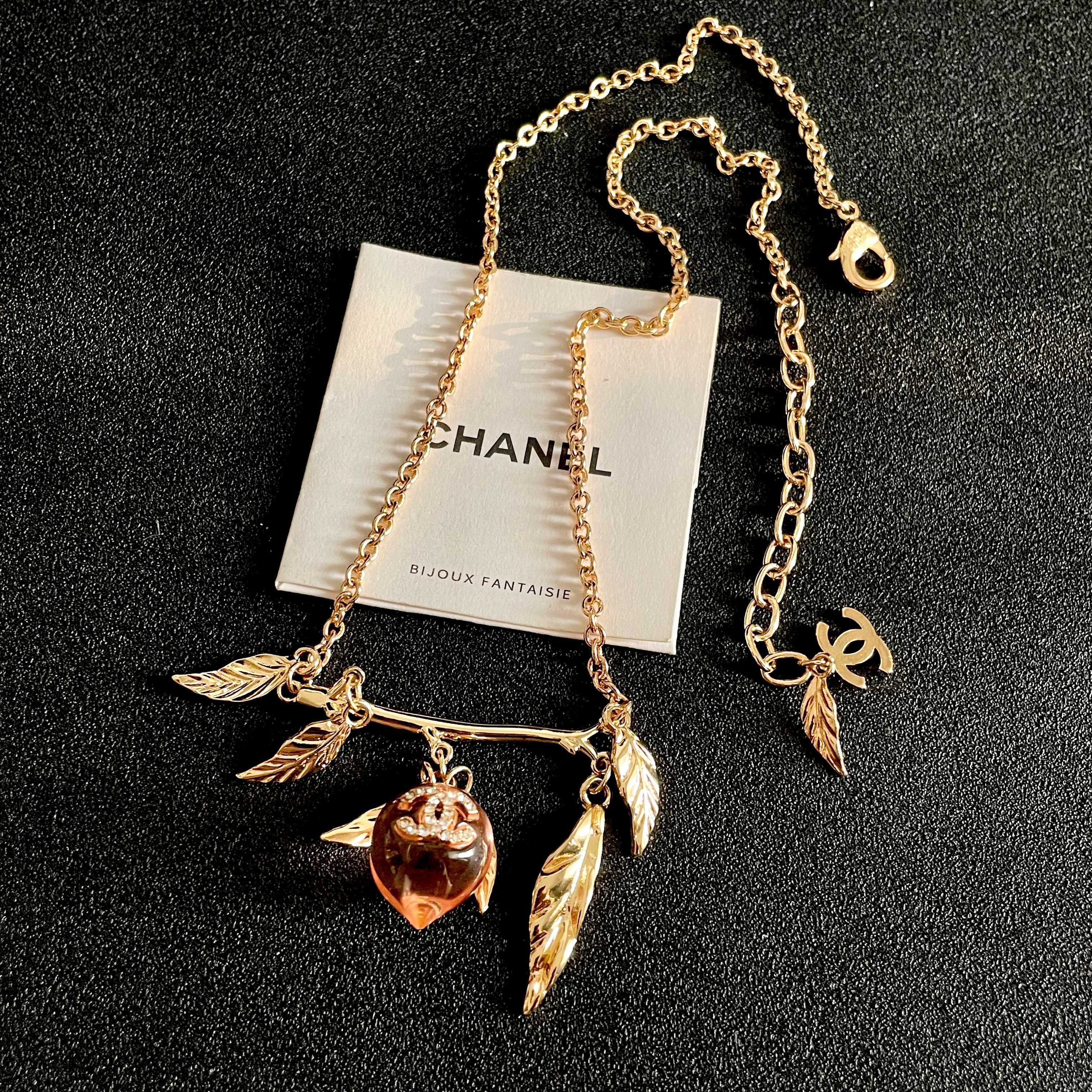 Chanel香奈儿 中古 字母项链👀小香家的款式真心无需多介绍😘🎶每一款都超好看，精致大方，非常显气质.