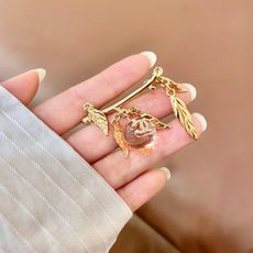 CHANEL小香 专柜最新款同步上新香奈儿最新款胸针 胸针,是最懂女人的饰物。那些倾注了全部心血去做自己 CHANEL小香 专柜最新款同步上新香奈儿最新款胸针 胸针,是最懂女人的饰物。那些倾注了全部心血去做自己