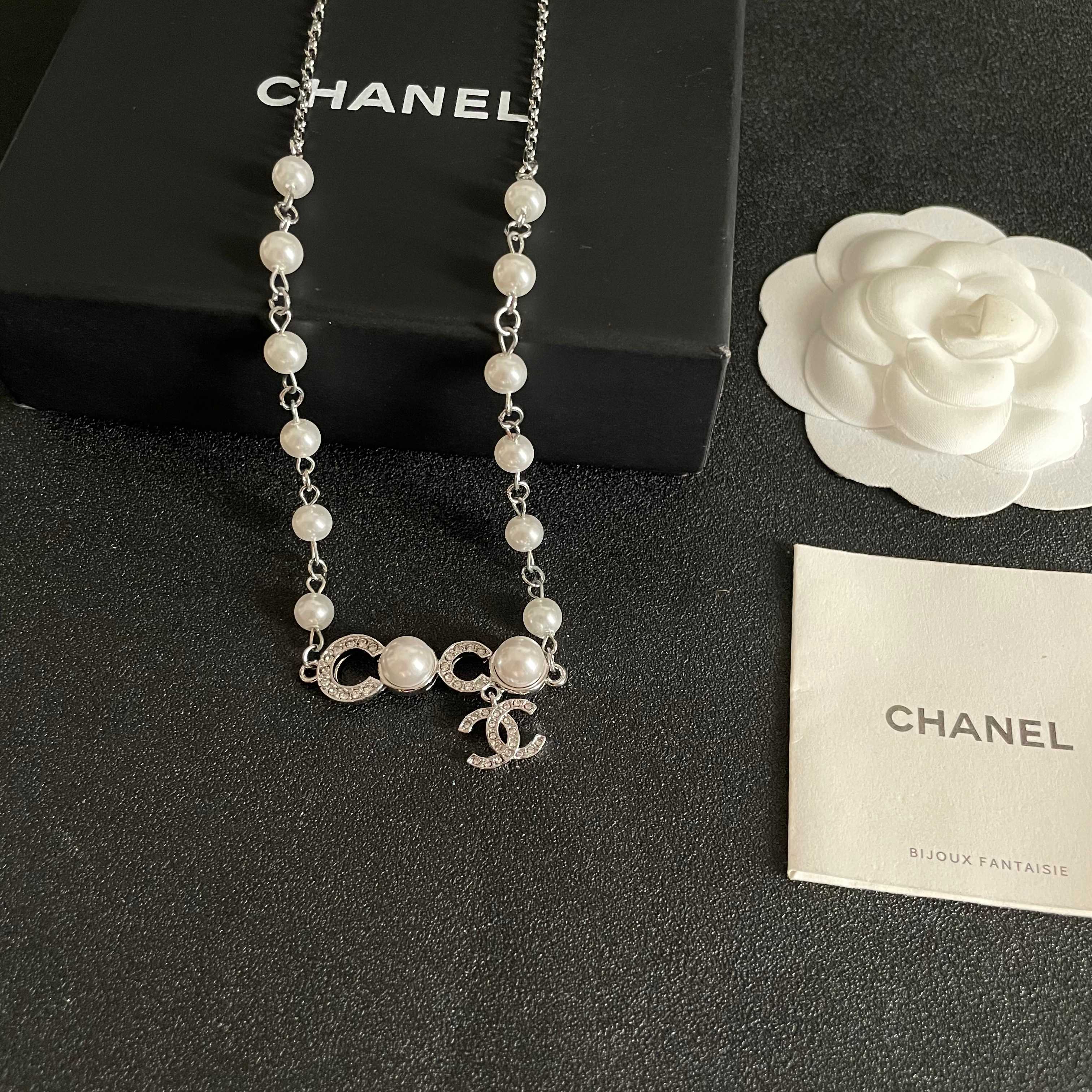 Chanel香奈儿 中古 字母项链👀小香家的款式真心无需多介绍😘🎶每一款都超好看，精致大方，非常显气质.