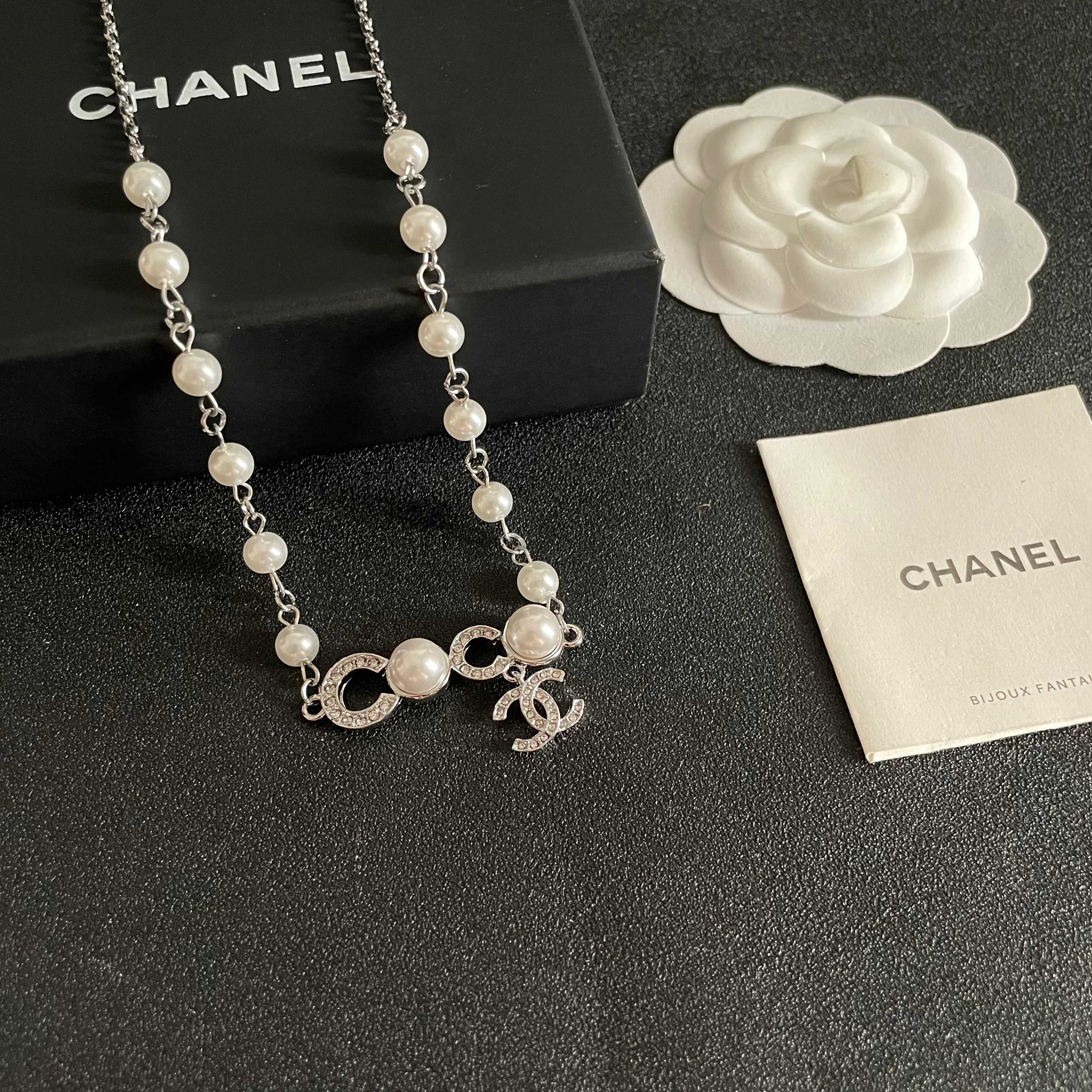 Chanel香奈儿 中古 字母项链👀小香家的款式真心无需多介绍😘🎶每一款都超好看，精致大方，非常显气质.