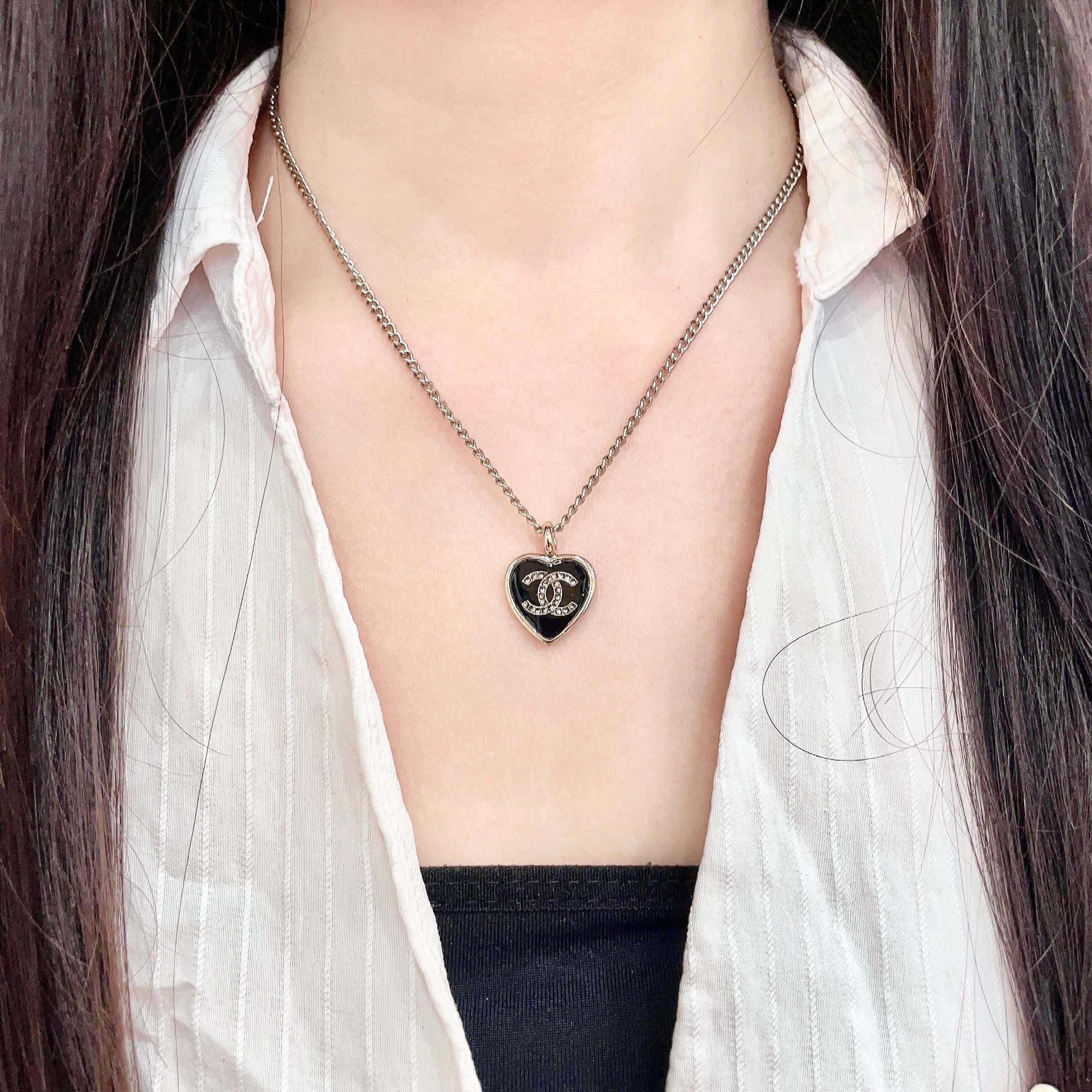 Chanel香奈儿 中古 字母项链👀小香家的款式真心无需多介绍😘🎶每一款都超好看，精致大方，非常显气质.