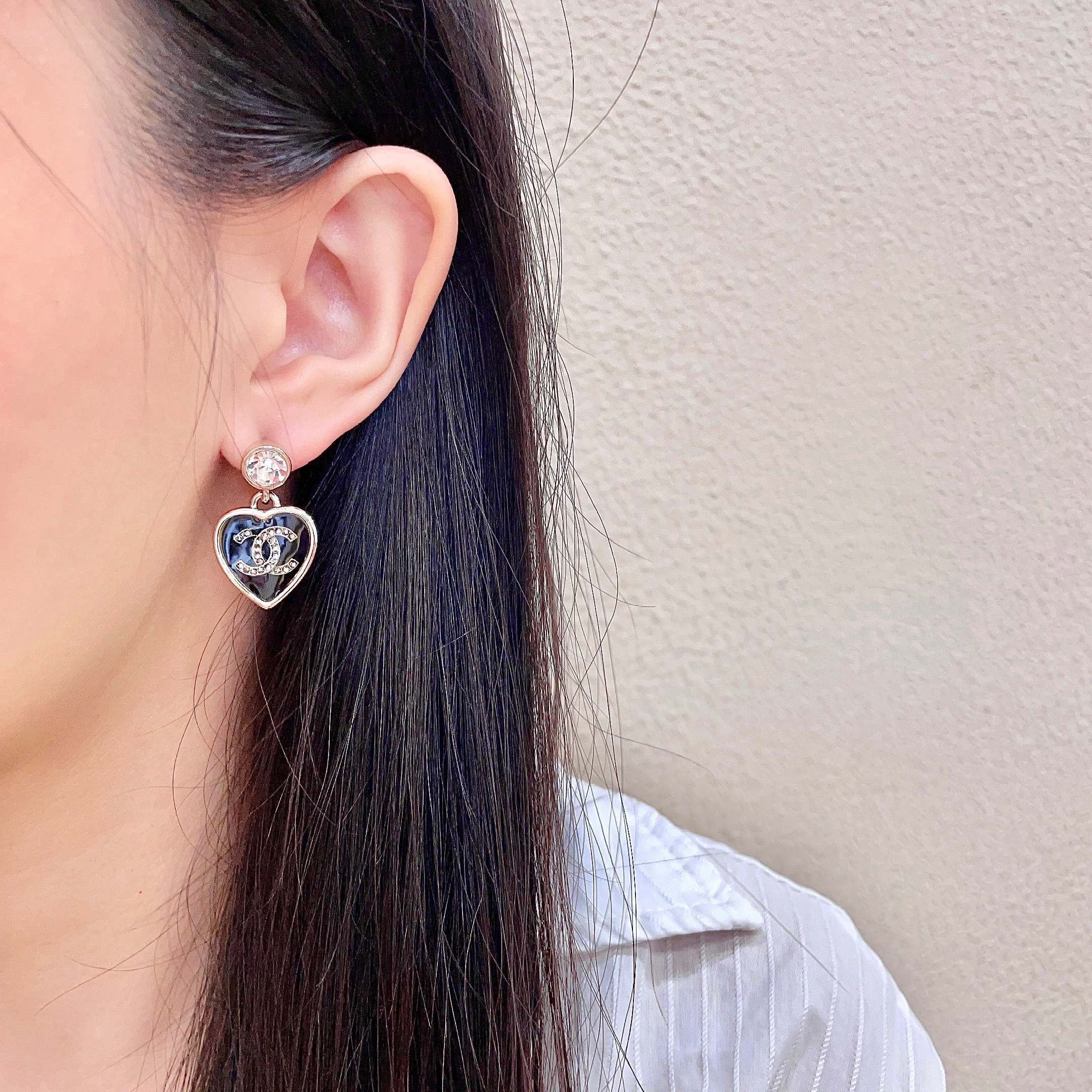 Chanel香奈儿 中古 耳钉👀小香家的款式真心无需多介绍😘🎶每一款都超好看，精致大方，非常显气质