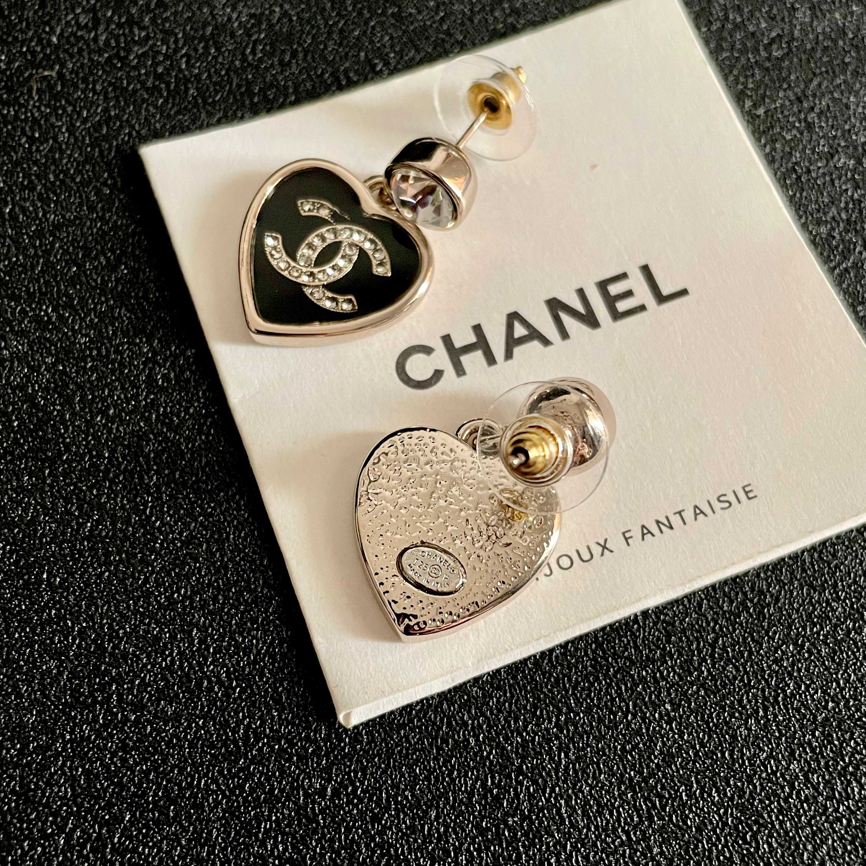 Chanel香奈儿 中古 耳钉👀小香家的款式真心无需多介绍😘🎶每一款都超好看，精致大方，非常显气质