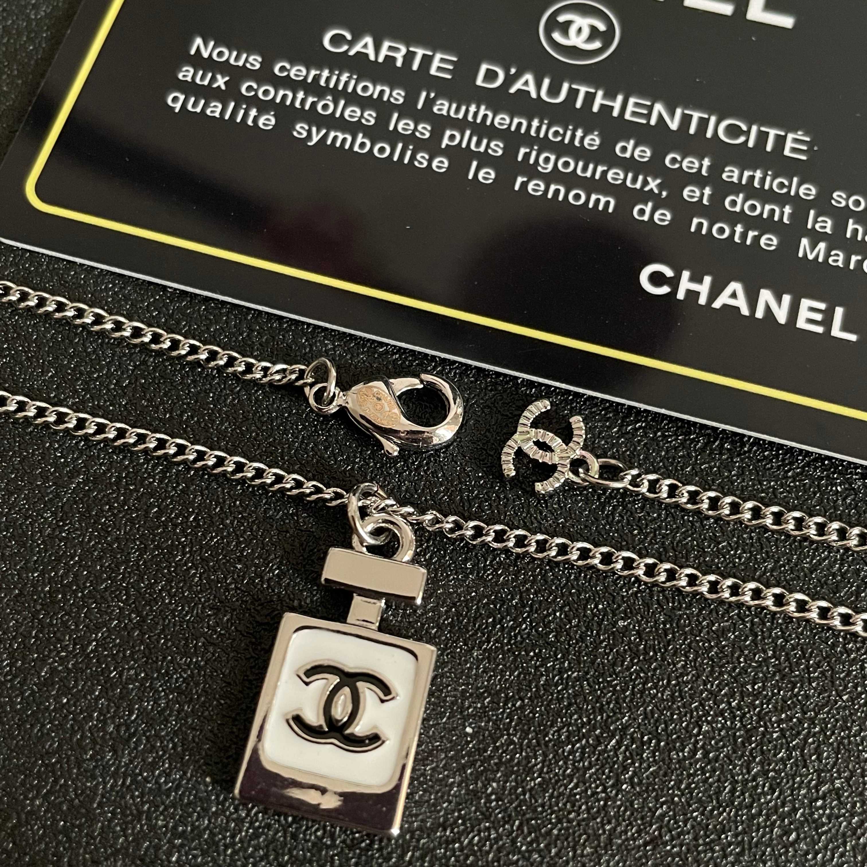 Chanel香奈儿 中古 字母项链👀小香家的款式真心无需多介绍😘🎶每一款都超好看，精致大方，非常显气质.