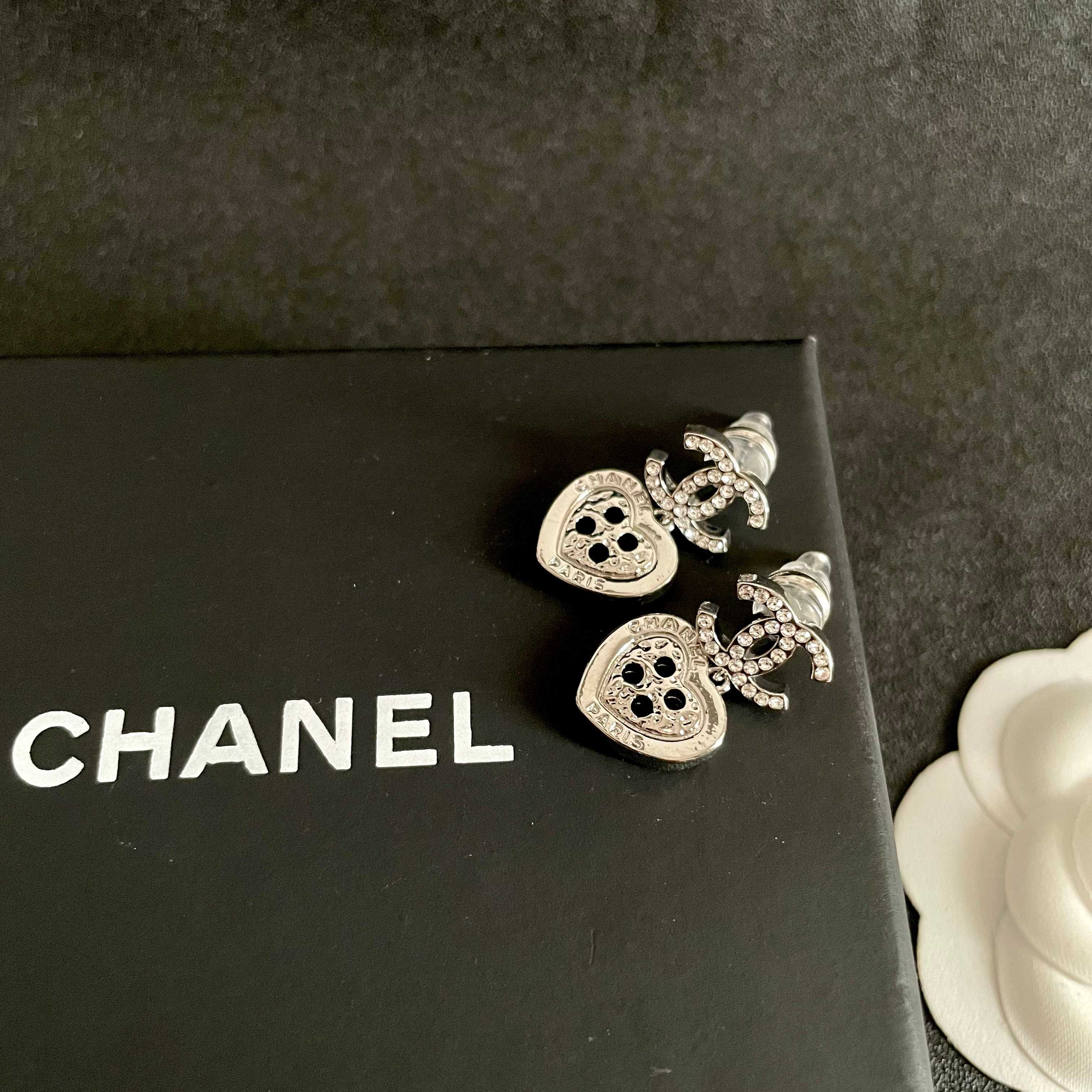 Chanel香奈儿 中古 耳钉👀小香家的款式真心无需多介绍😘🎶每一款都超好看，精致大方，非常显气质