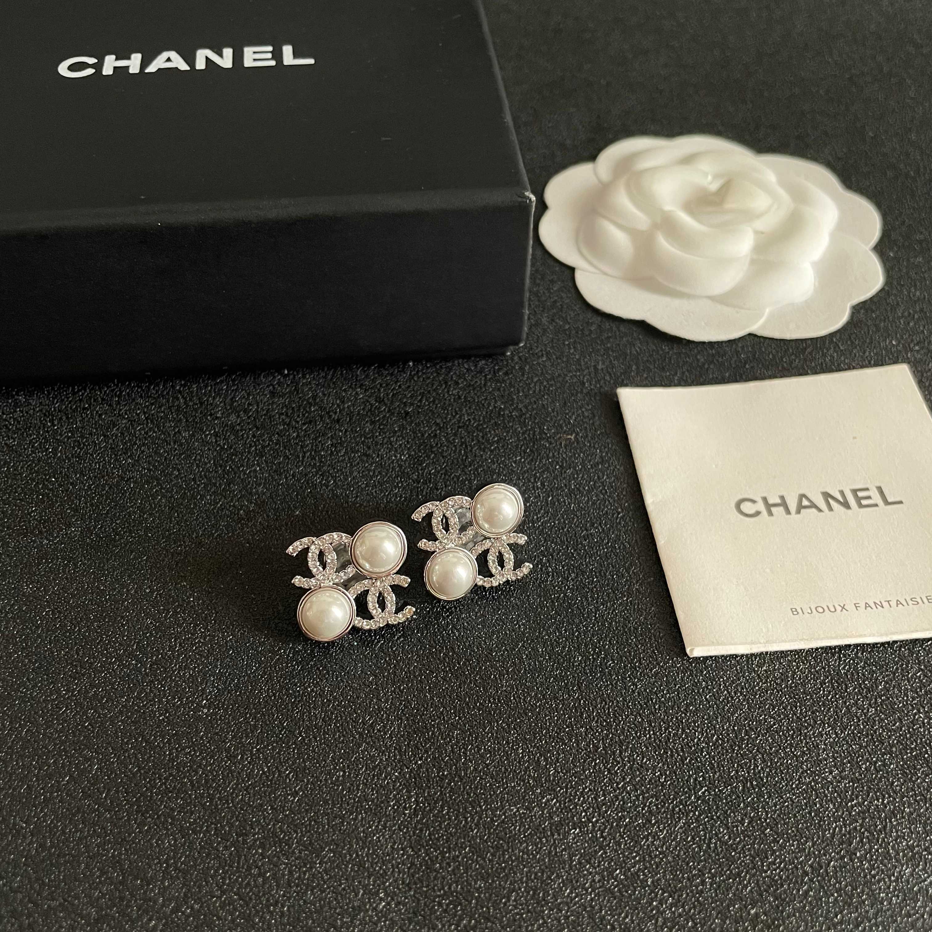 Chanel香奈儿 中古 耳钉👀小香家的款式真心无需多介绍😘🎶每一款都超好看，精致大方，非常显气质