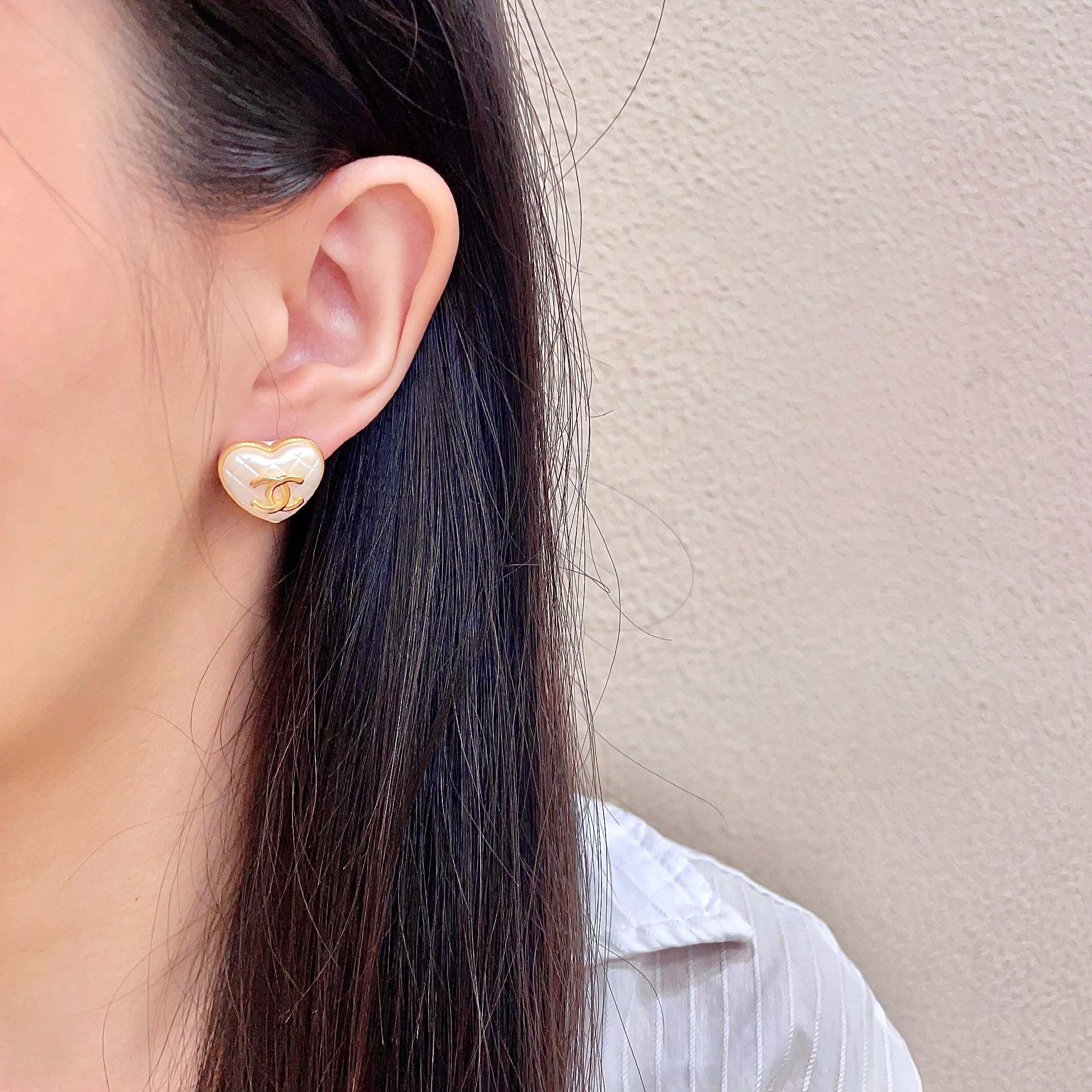 Chanel香奈儿 中古 耳钉👀小香家的款式真心无需多介绍😘🎶每一款都超好看，精致大方，非常显气质