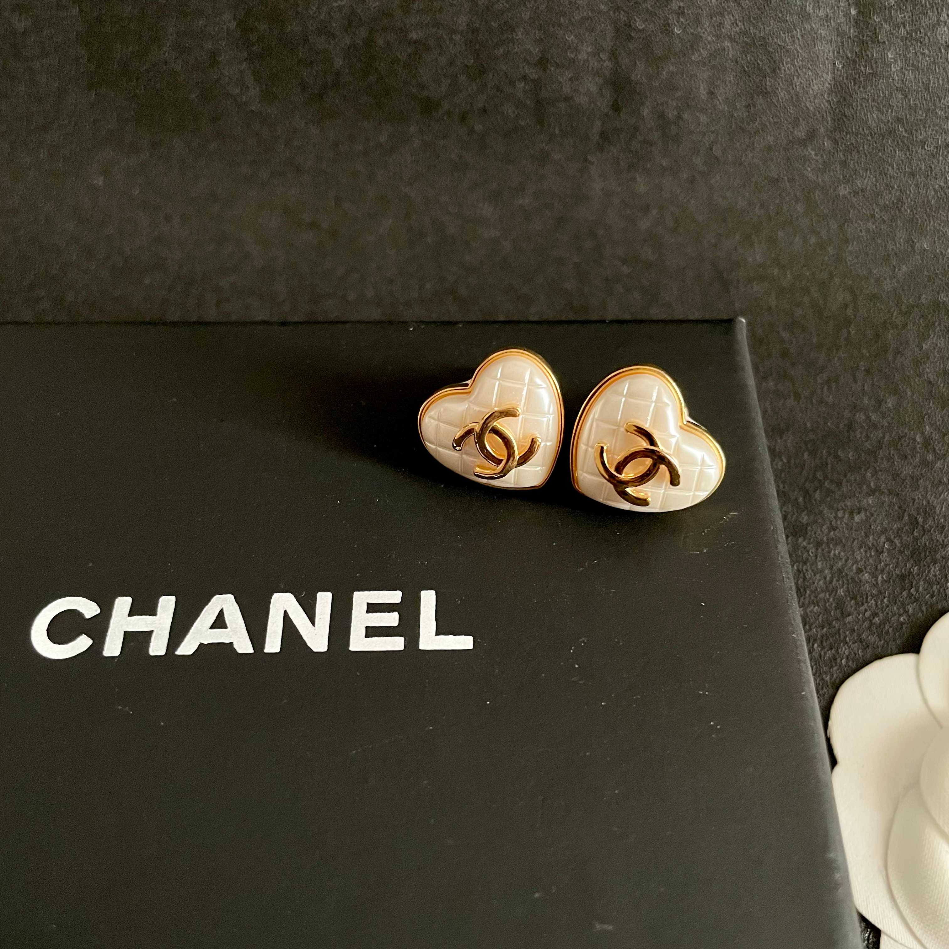 Chanel香奈儿 中古 耳钉👀小香家的款式真心无需多介绍😘🎶每一款都超好看，精致大方，非常显气质