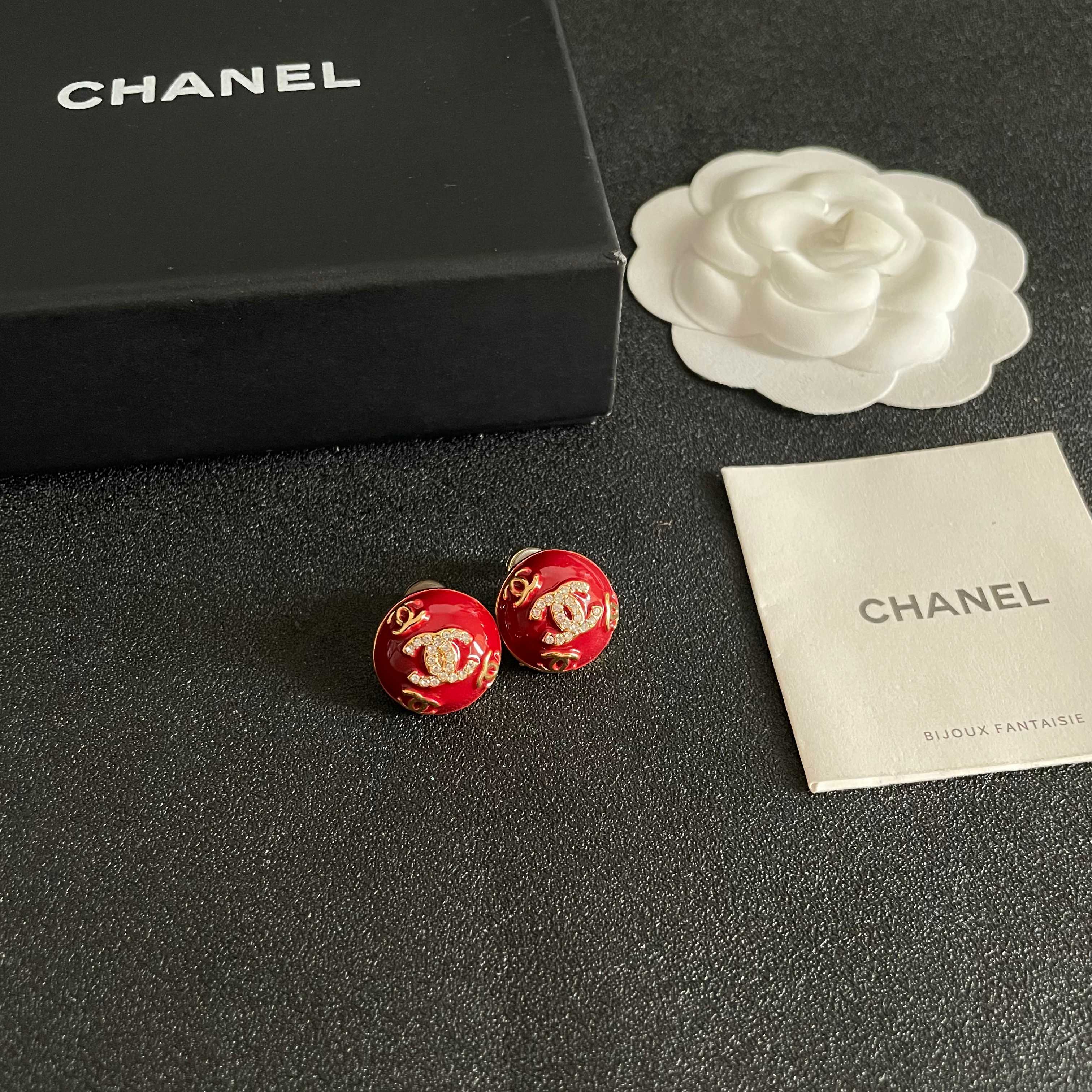 Chanel香奈儿 中古 耳钉👀小香家的款式真心无需多介绍😘🎶每一款都超好看，精致大方，非常显气质