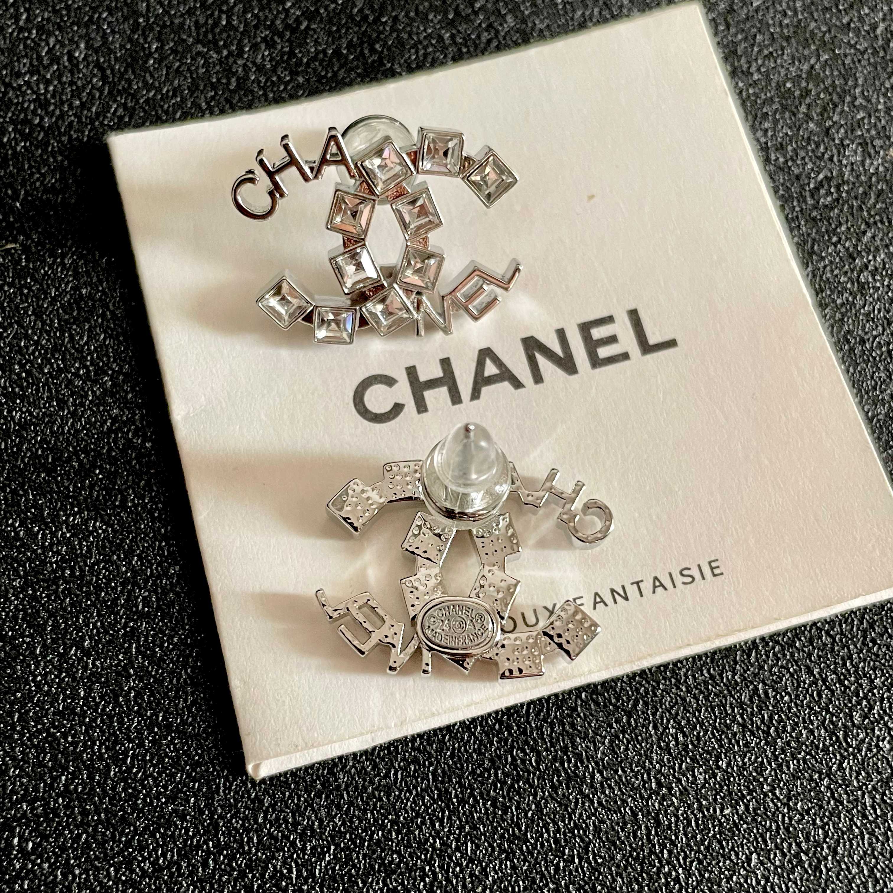 Chanel香奈儿 中古 耳钉👀小香家的款式真心无需多介绍😘🎶每一款都超好看，精致大方，非常显气质