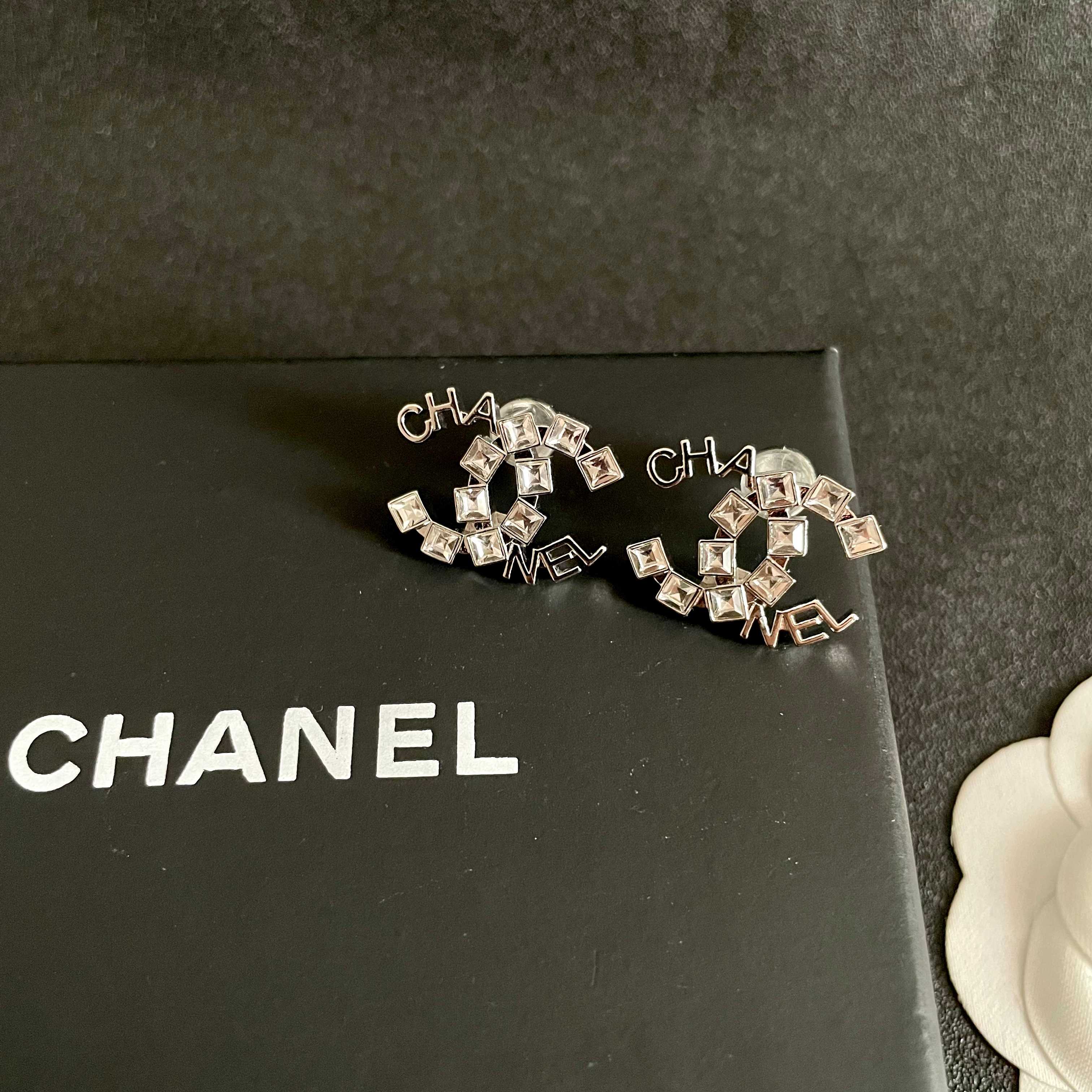 Chanel香奈儿 中古 耳钉👀小香家的款式真心无需多介绍😘🎶每一款都超好看，精致大方，非常显气质