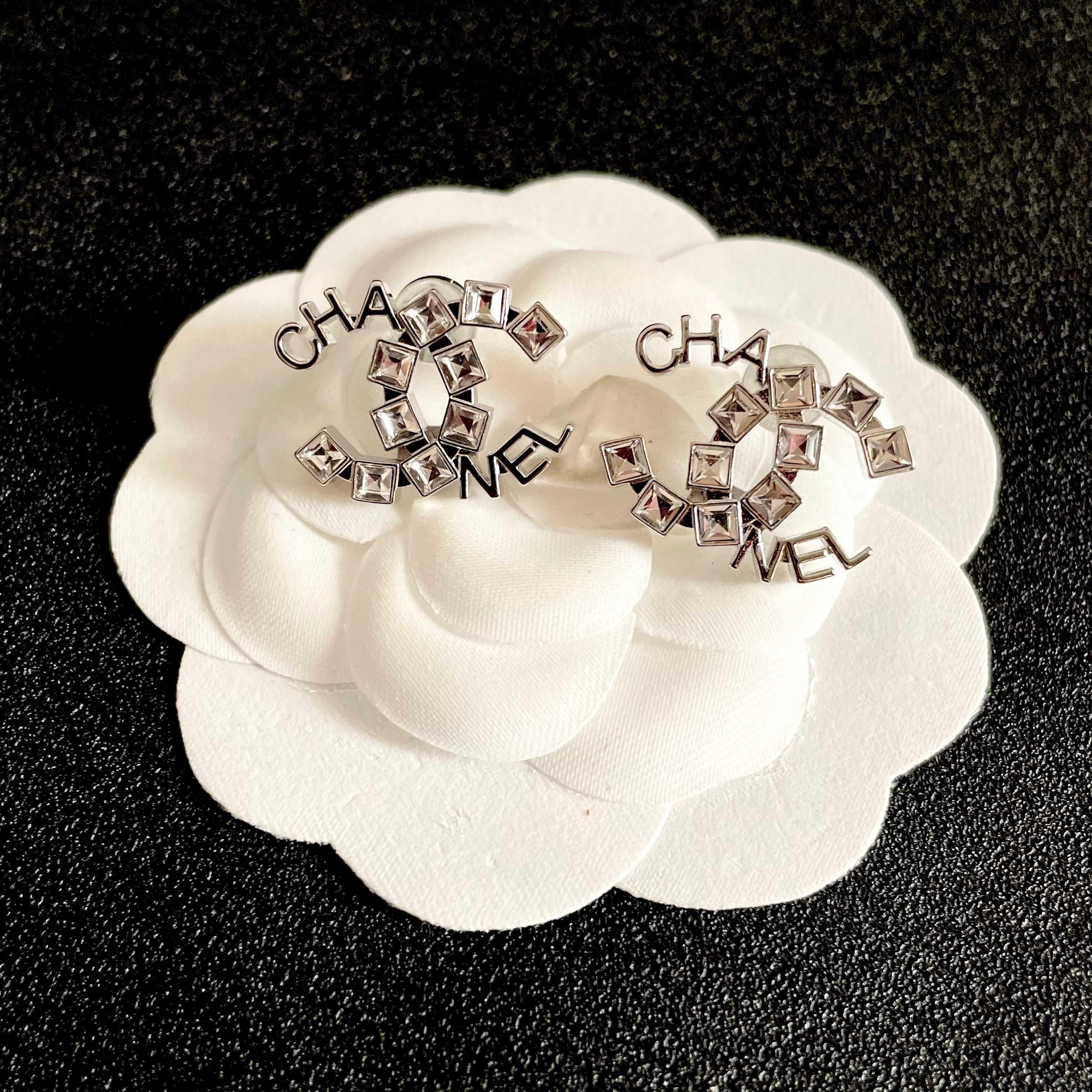 Chanel香奈儿 中古 耳钉👀小香家的款式真心无需多介绍😘🎶每一款都超好看，精致大方，非常显气质
