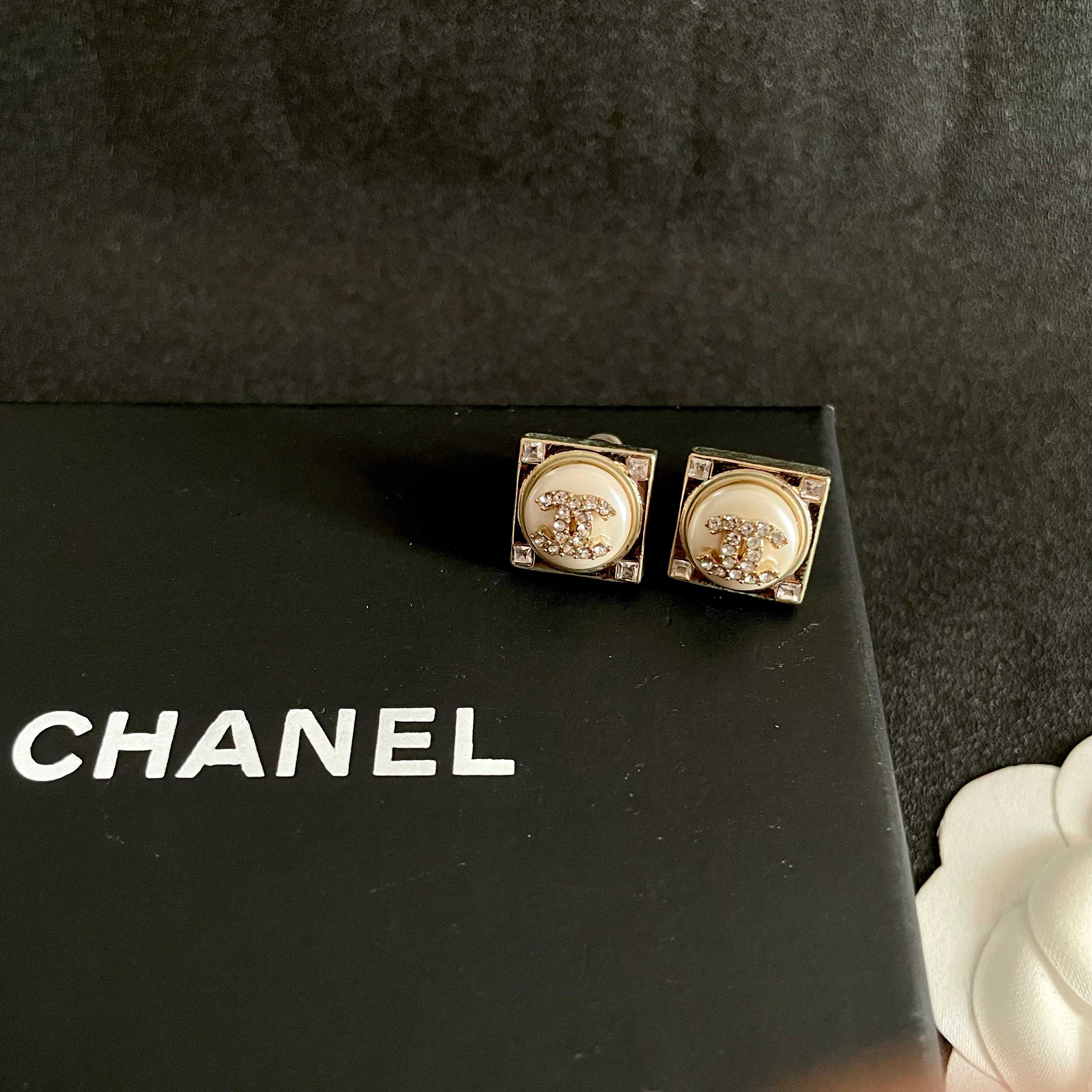 Chanel香奈儿 中古 字母 耳钉👀小香家的款式真心无需多介绍😘🎶每一款都超好看，精致大方，非常显气质