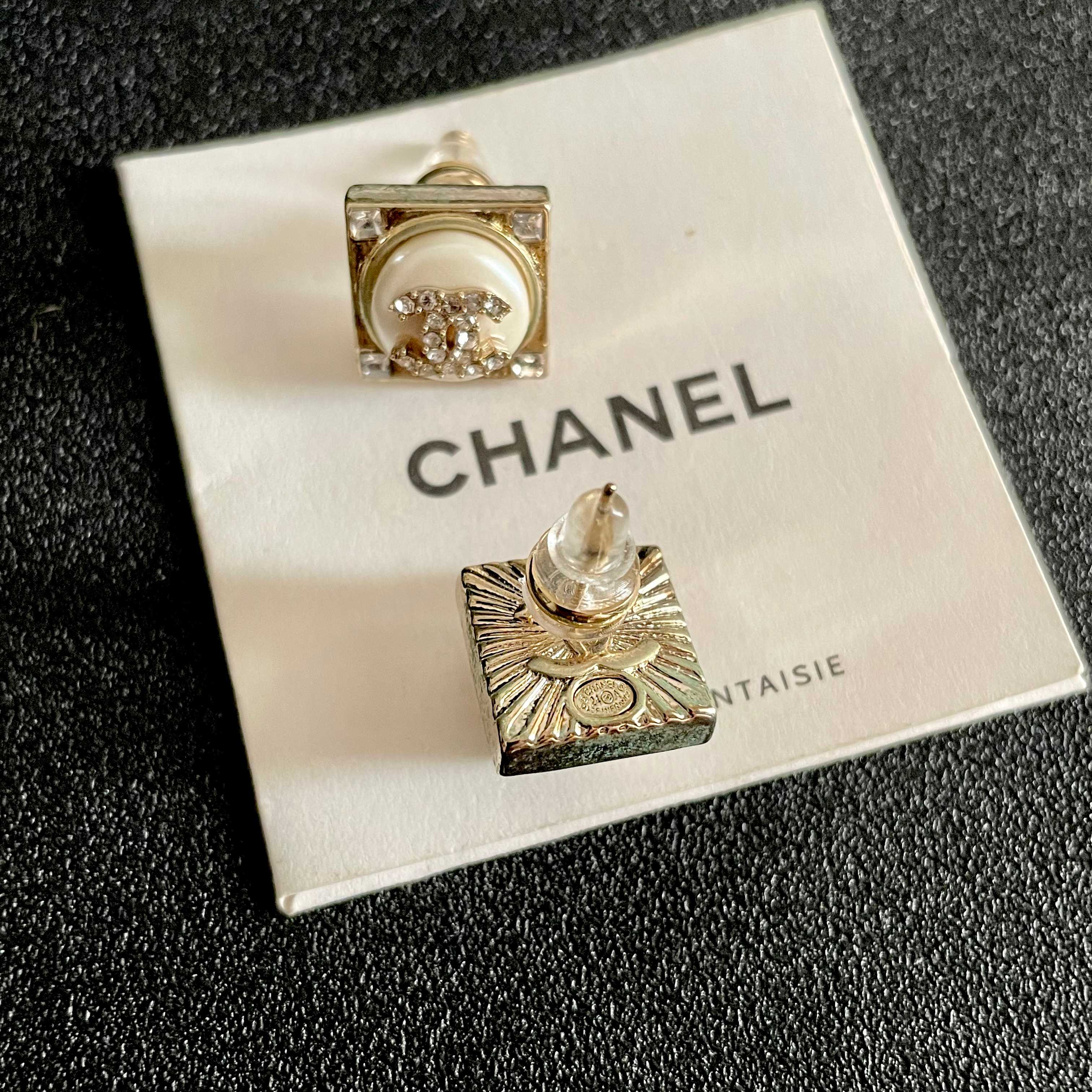 Chanel香奈儿 中古 字母 耳钉👀小香家的款式真心无需多介绍😘🎶每一款都超好看，精致大方，非常显气质