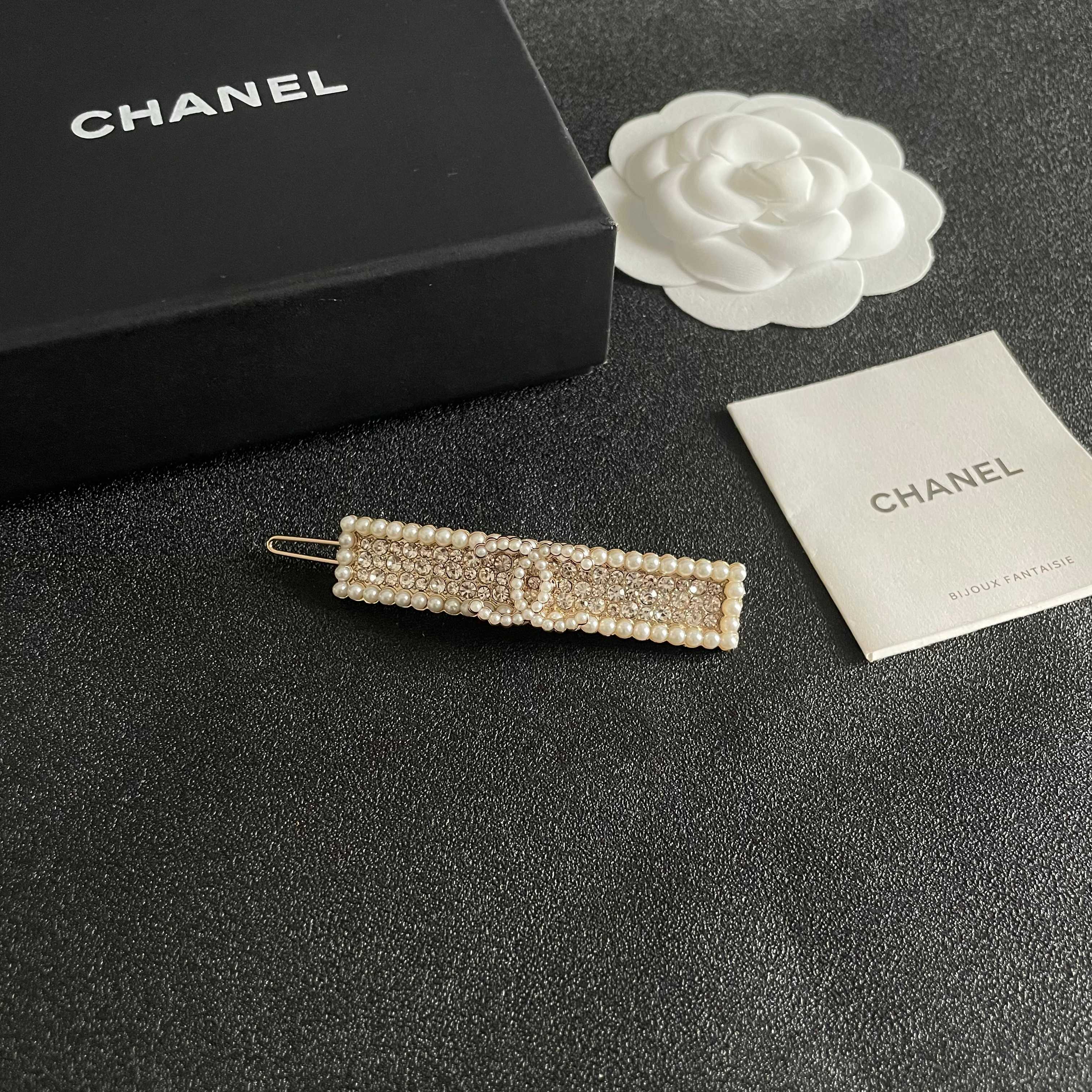 Chanel香奈儿】小香经典发夹热销款火爆上新❣同步专柜‼正品开模‼款式简单大方💋小巧别致💖超级适合夏天