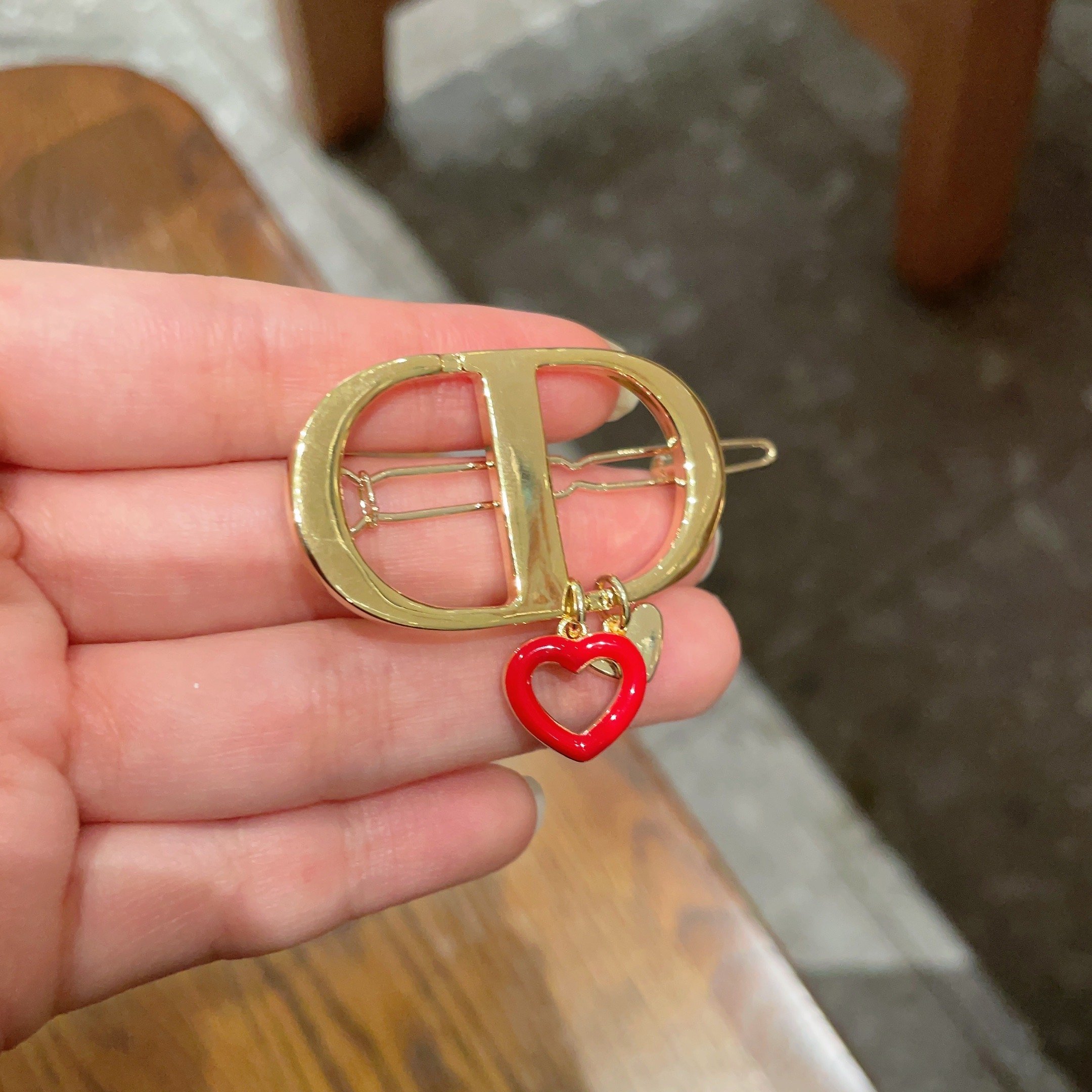 新品❗☀原单货 ☀2026新款DIOR迪奥字母爱心💗CD复古发夹☀专柜一致黄铜材质 超级有质感超.