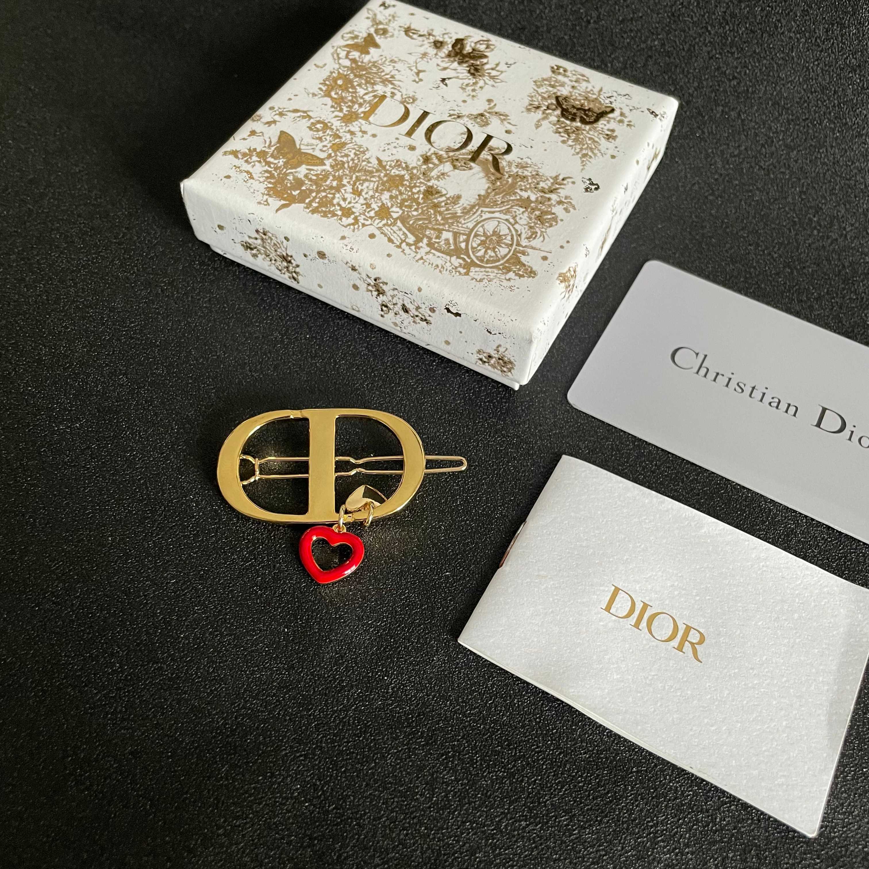 新品❗☀原单货 ☀2026新款DIOR迪奥字母爱心💗CD复古发夹☀专柜一致黄铜材质 超级有质感超.
