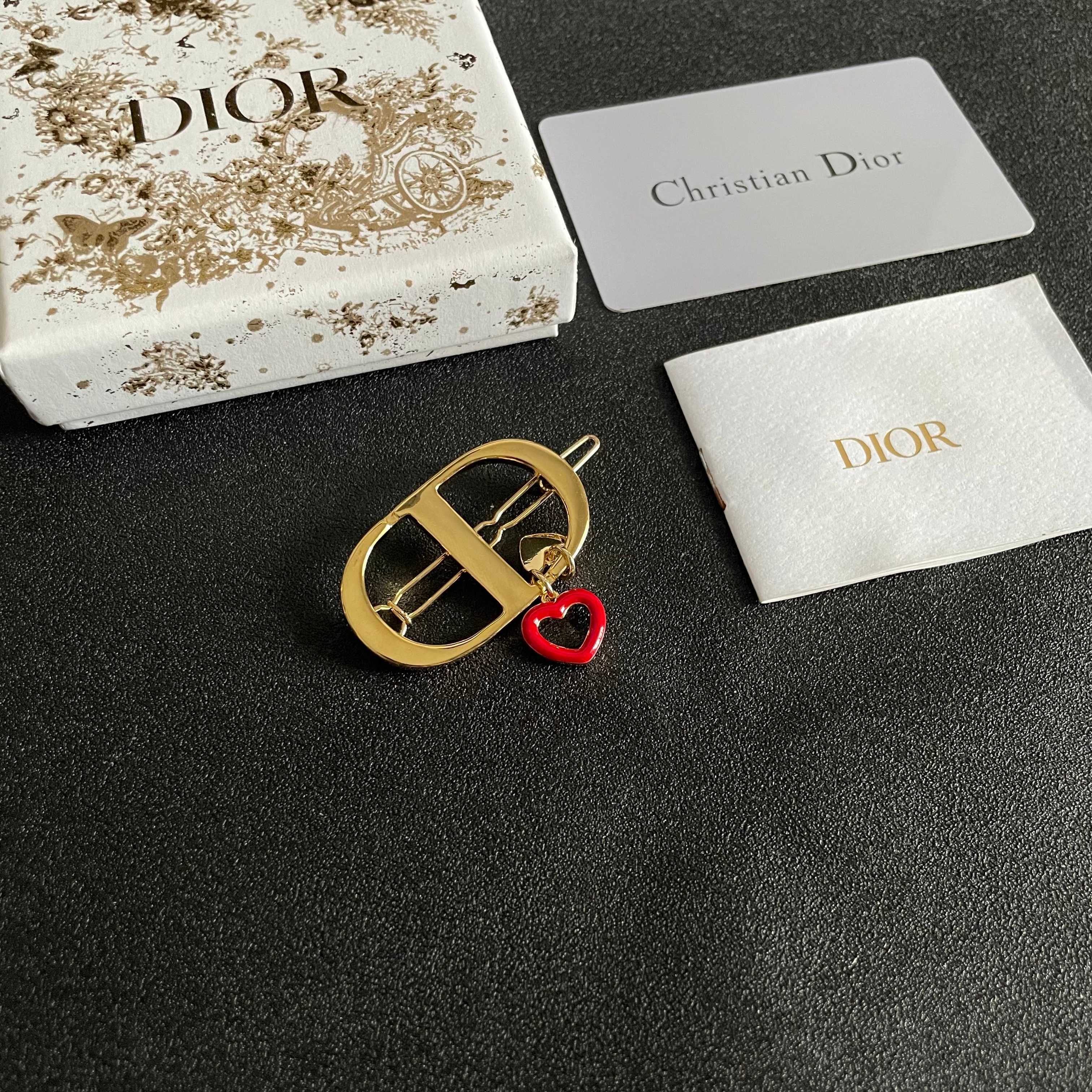 新品❗☀原单货 ☀2026新款DIOR迪奥字母爱心💗CD复古发夹☀专柜一致黄铜材质 超级有质感超.